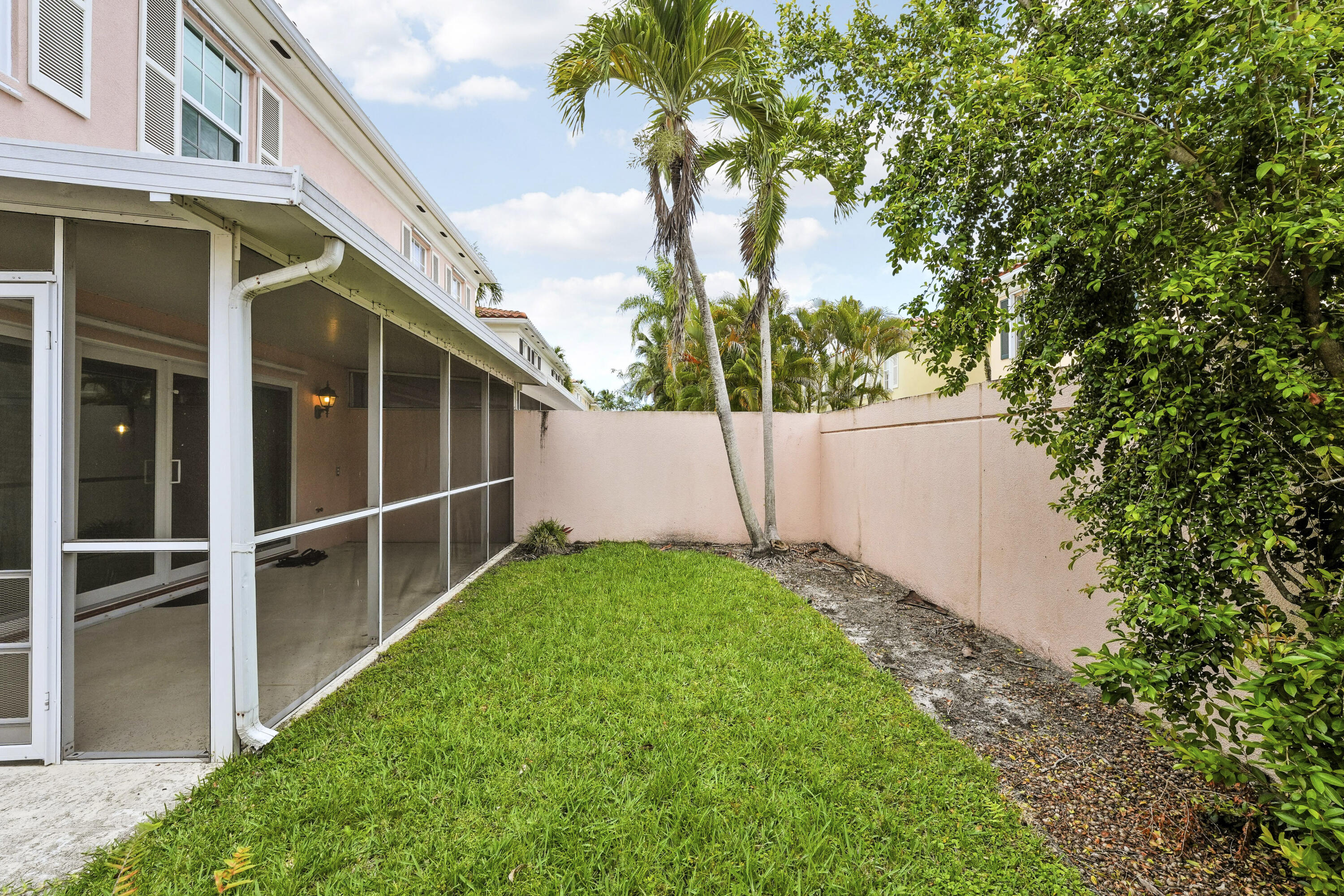 2052 Tarpon Lake, West Palm Beach FL 33411