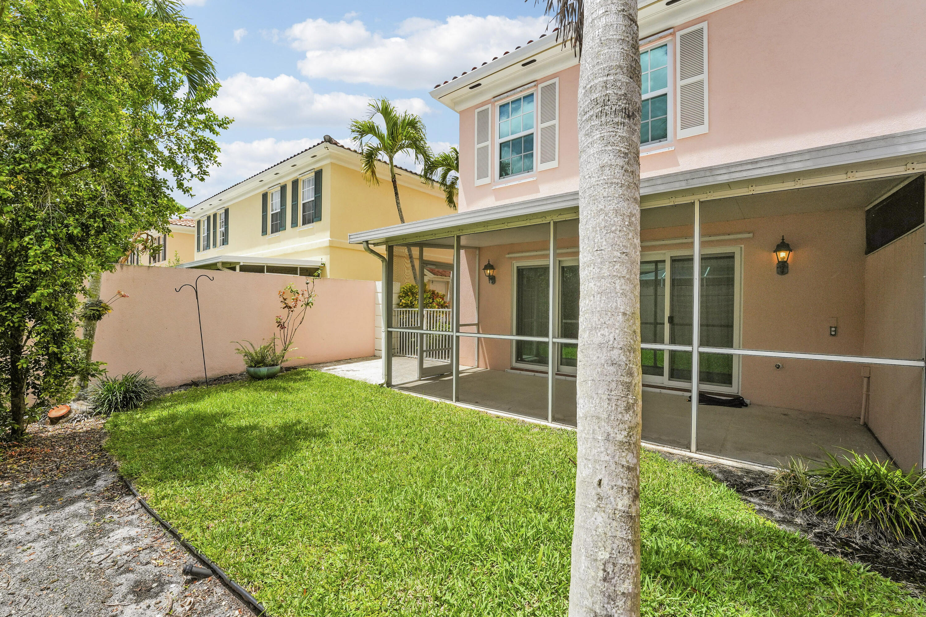 2052 Tarpon Lake, West Palm Beach FL 33411