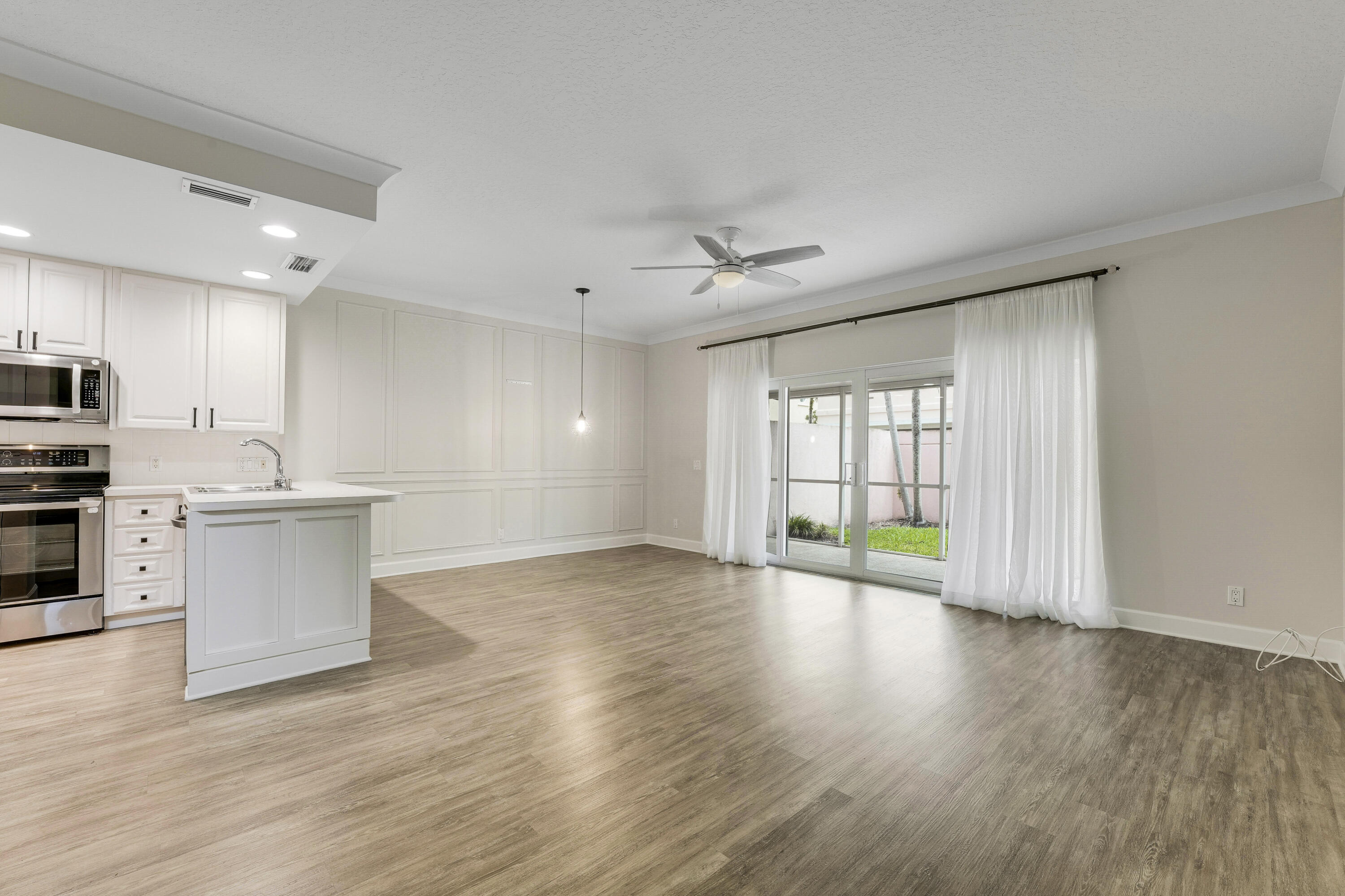 2052 Tarpon Lake, West Palm Beach FL 33411