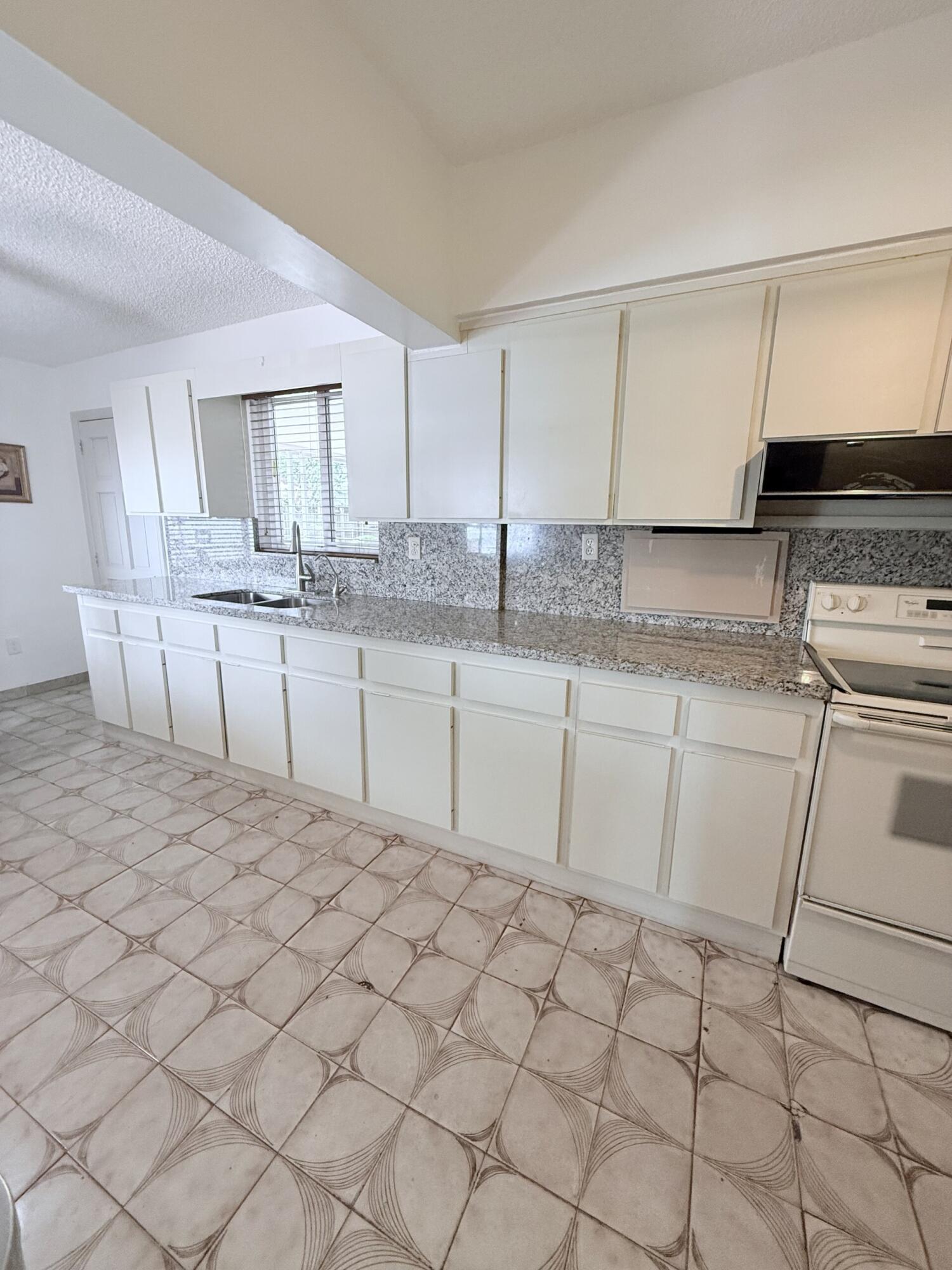 957 W 67th, Hialeah FL 33012