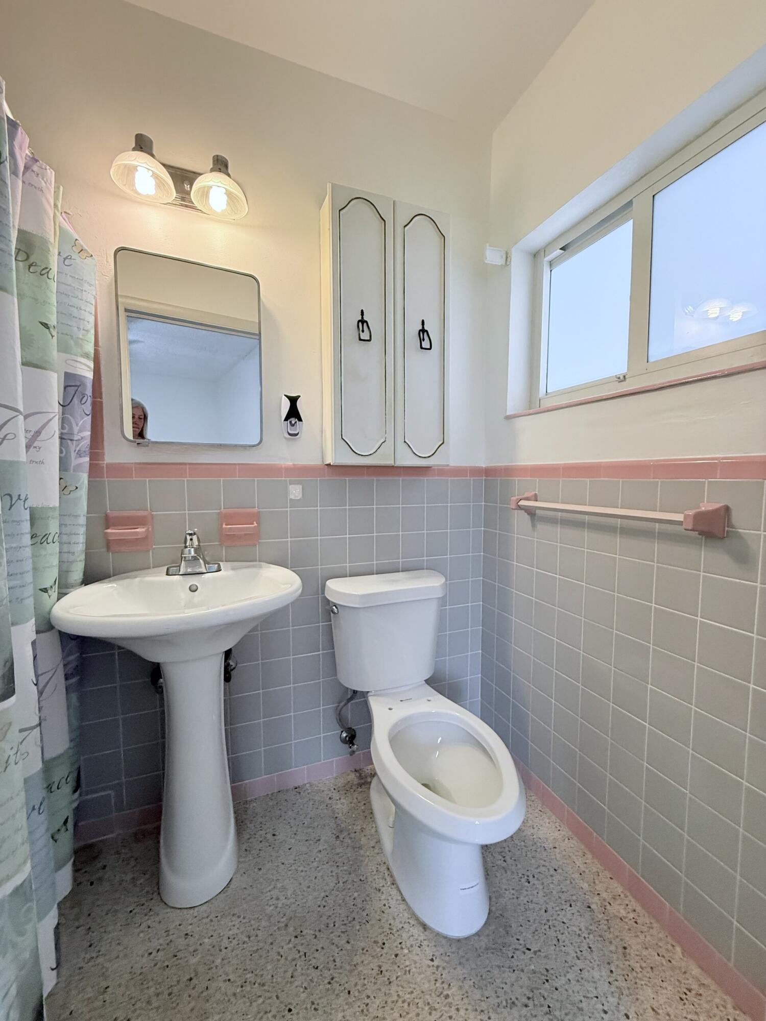 957 W 67th, Hialeah FL 33012