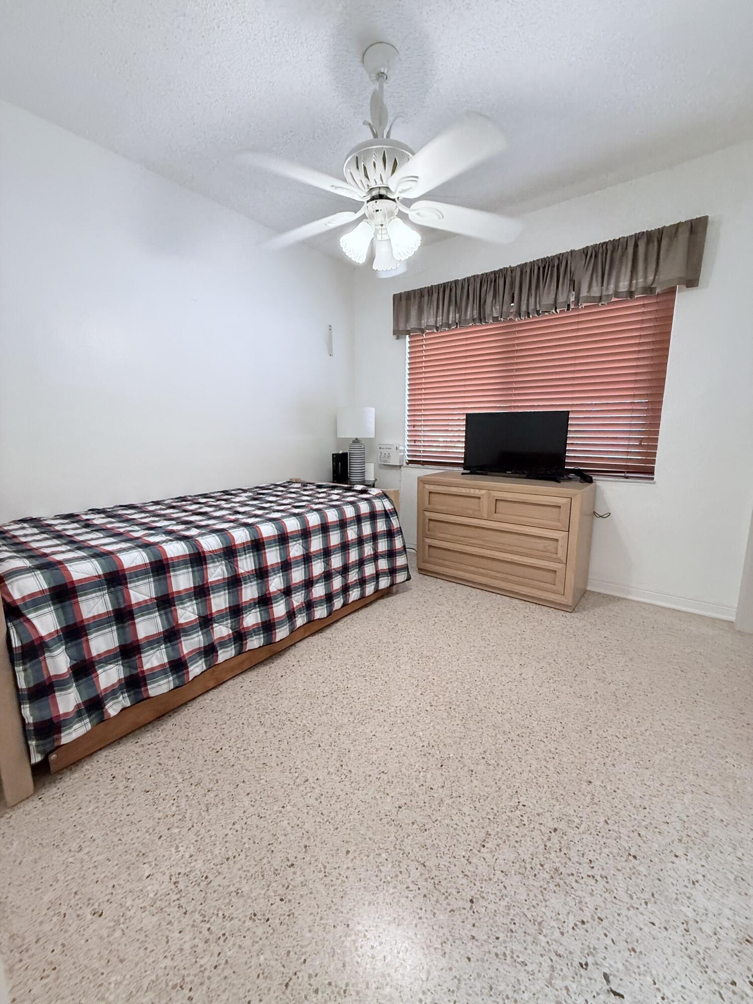 957 W 67th, Hialeah FL 33012