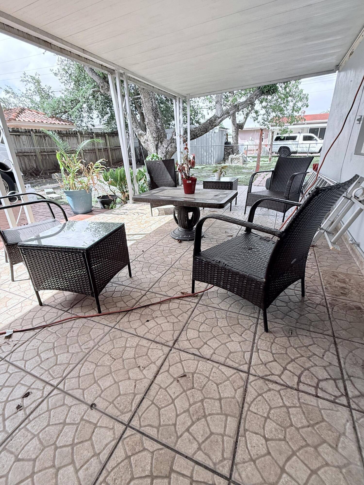 957 W 67th, Hialeah FL 33012