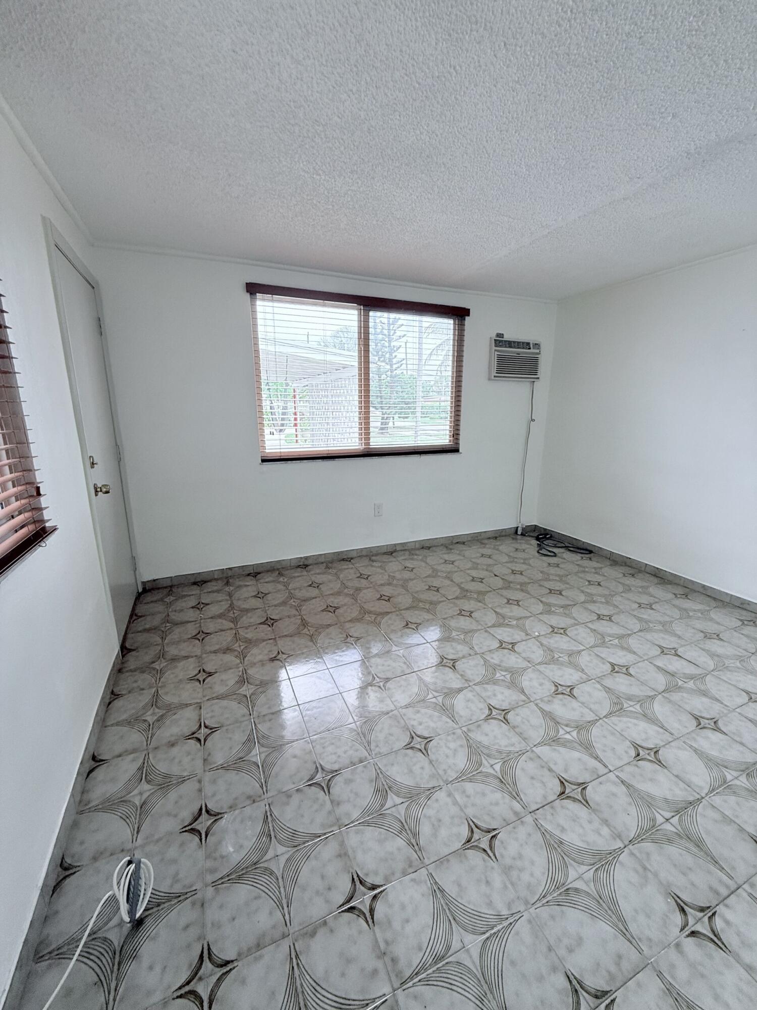 957 W 67th, Hialeah FL 33012