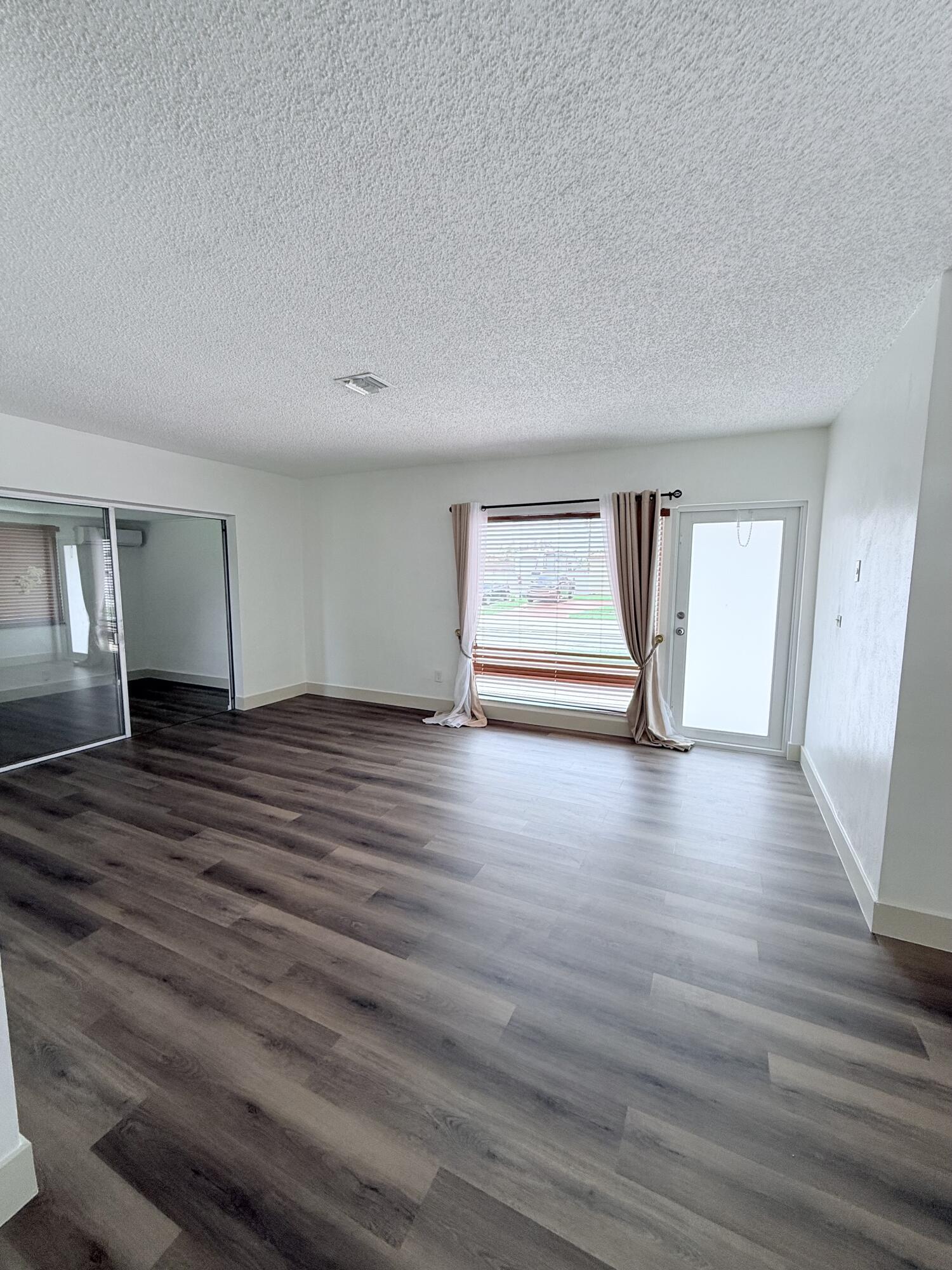 957 W 67th, Hialeah FL 33012