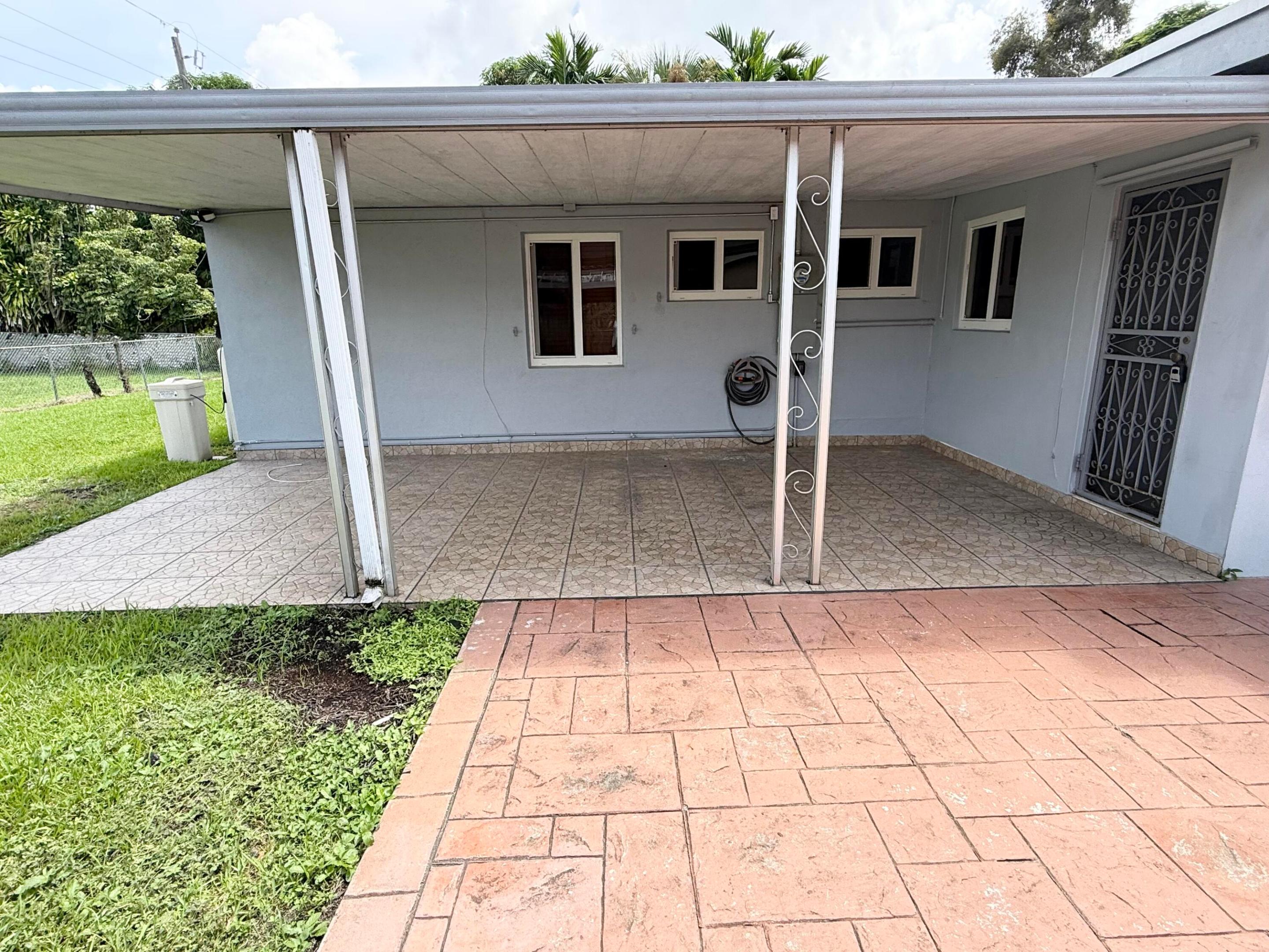 957 W 67th, Hialeah FL 33012