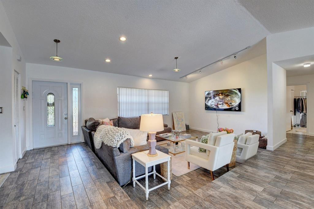 17679 Woodview, Boca Raton FL 33487