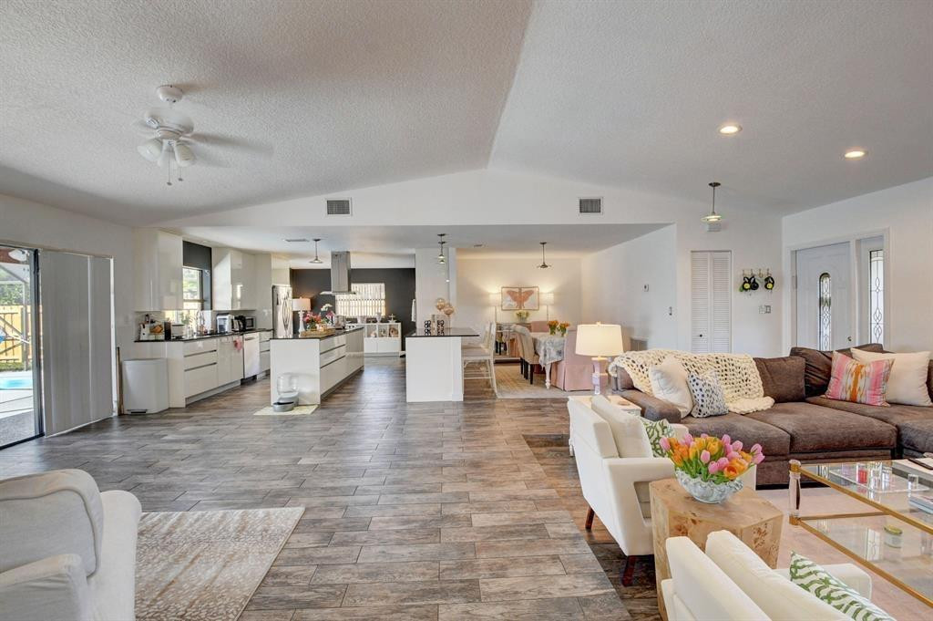 17679 Woodview, Boca Raton FL 33487