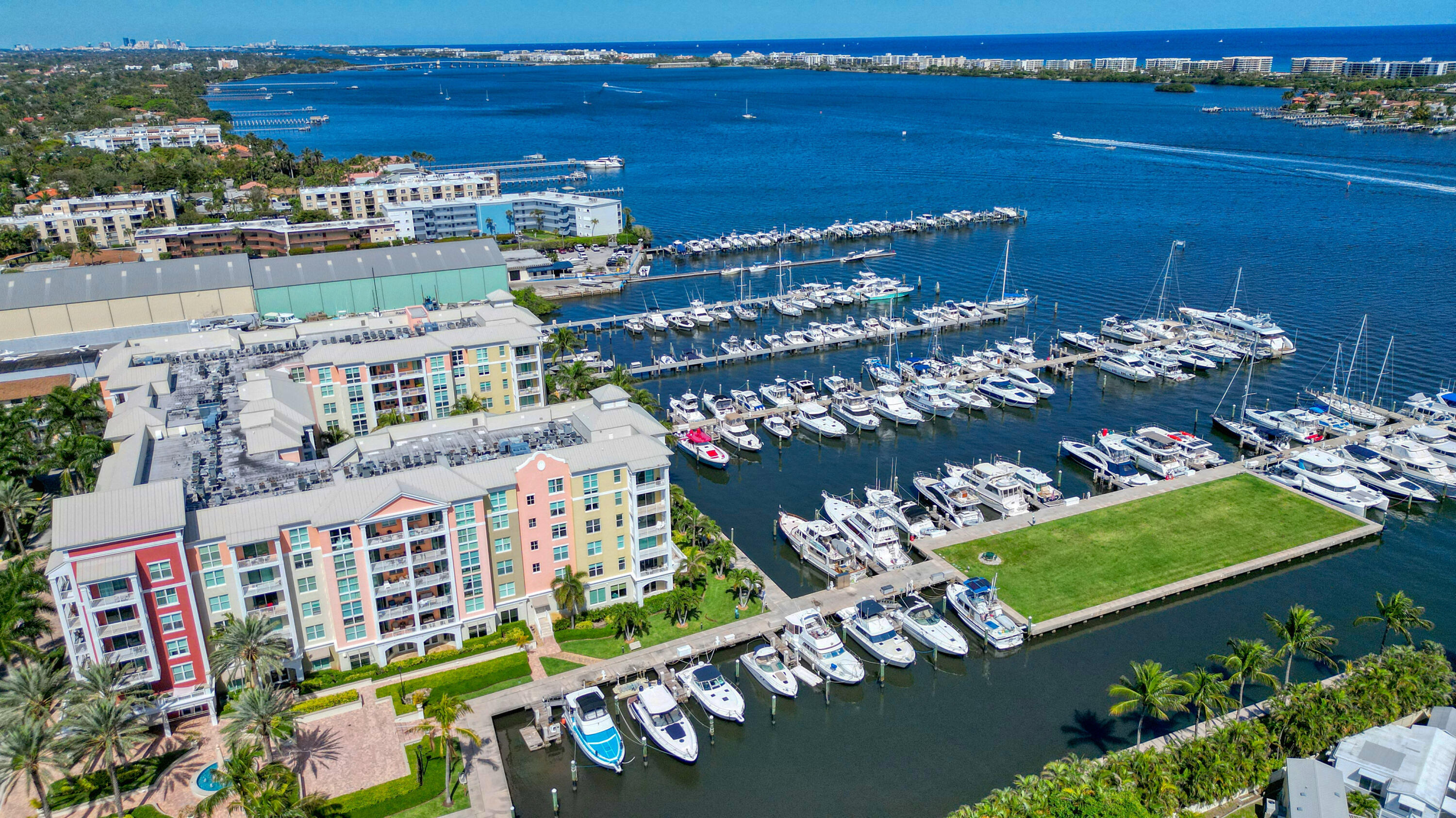 802 W Windward #311, Lantana FL 33462