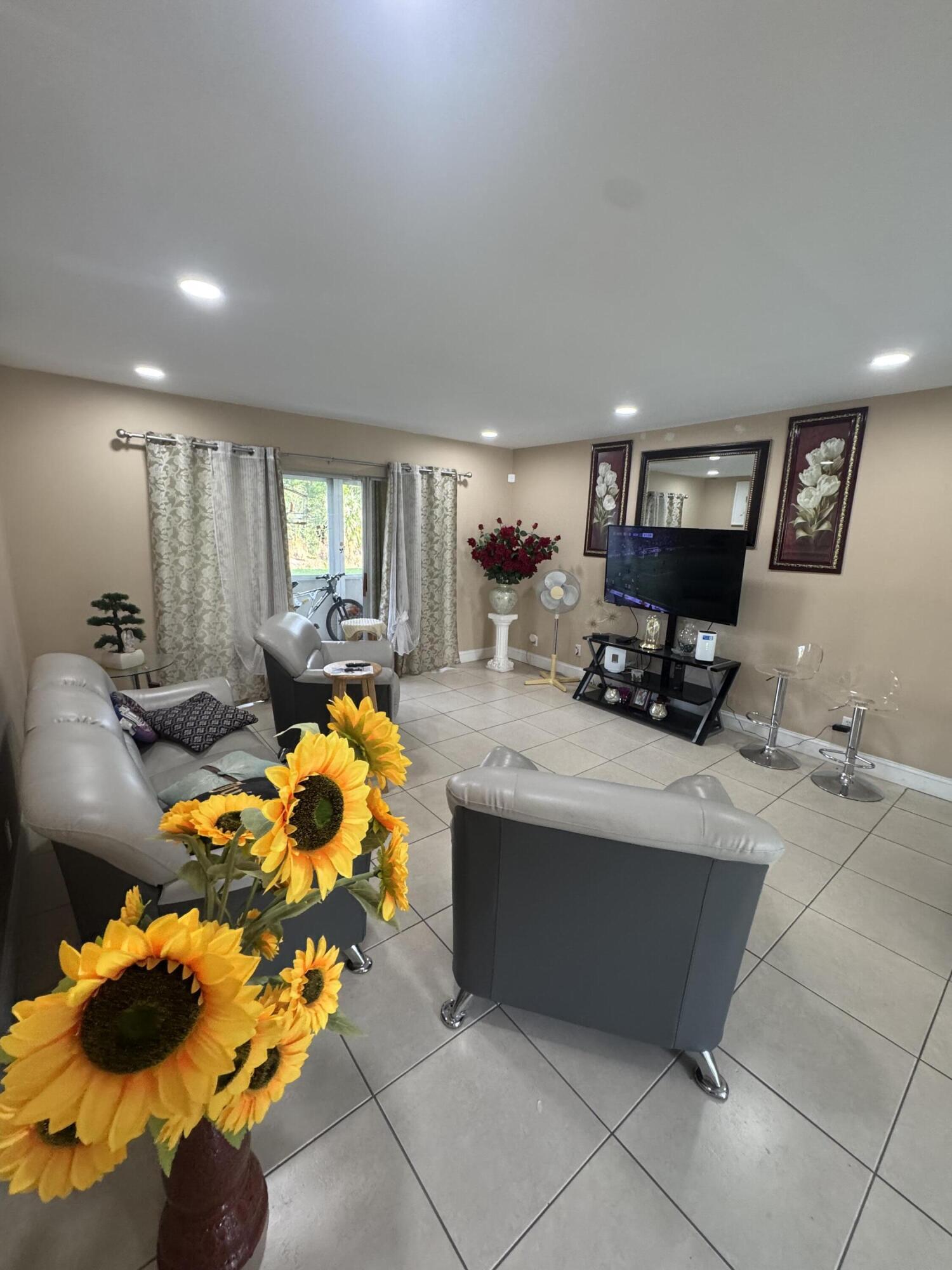 725 Lori #107, Palm Springs FL 33461