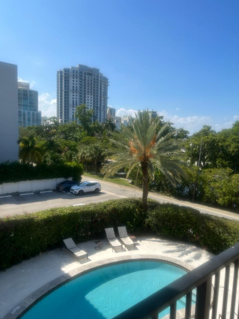 924 SE 2nd #20, Fort Lauderdale FL 33301