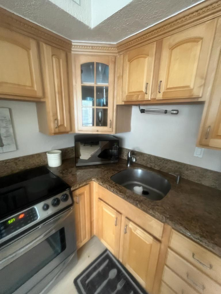 924 SE 2nd #20, Fort Lauderdale FL 33301