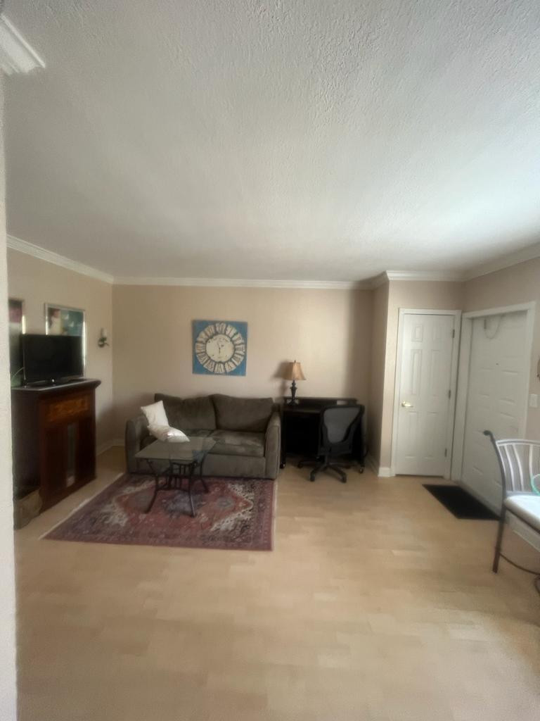 924 SE 2nd #20, Fort Lauderdale FL 33301