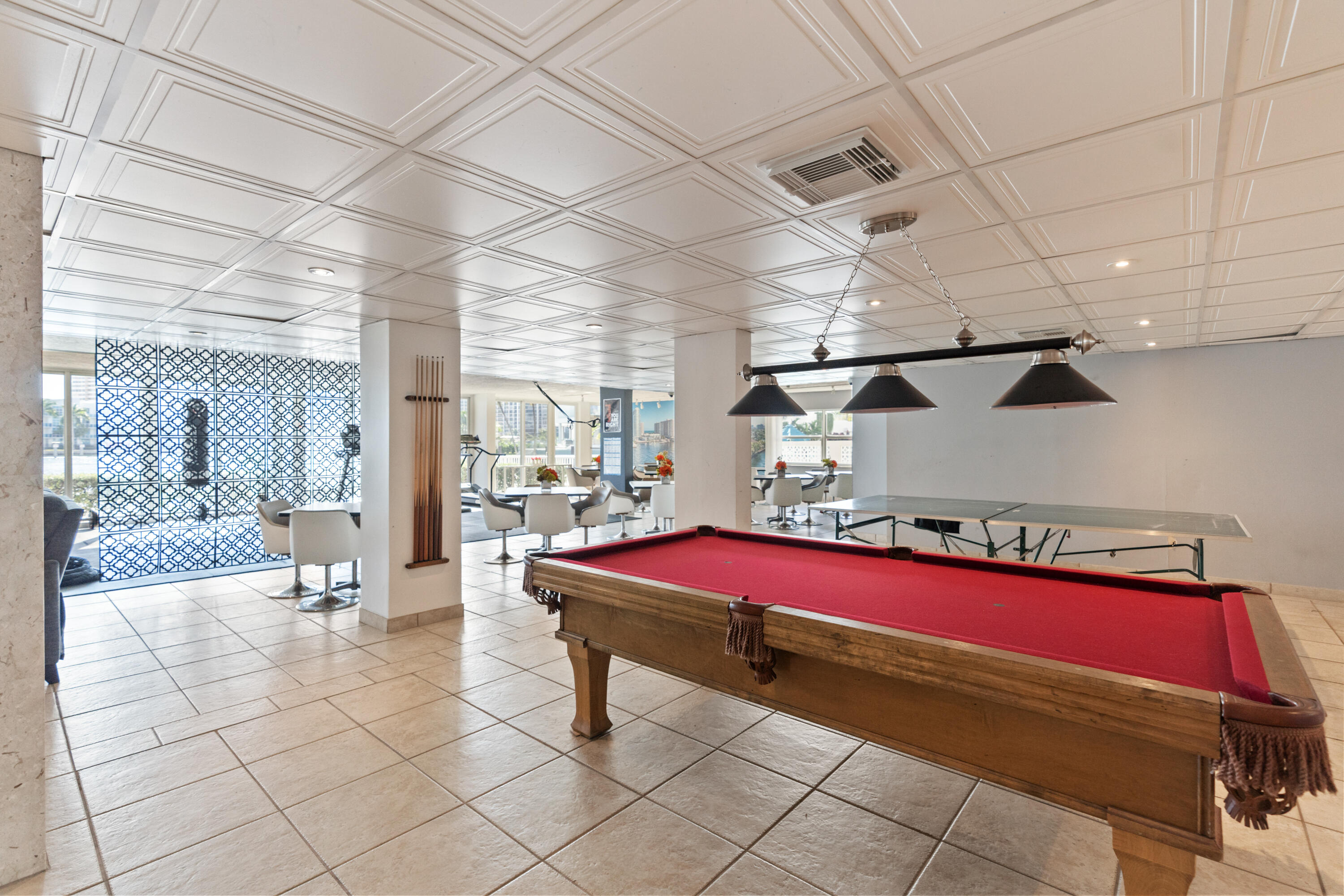 121 Golden Isles #Ph1, Hallandale Beach FL 33009