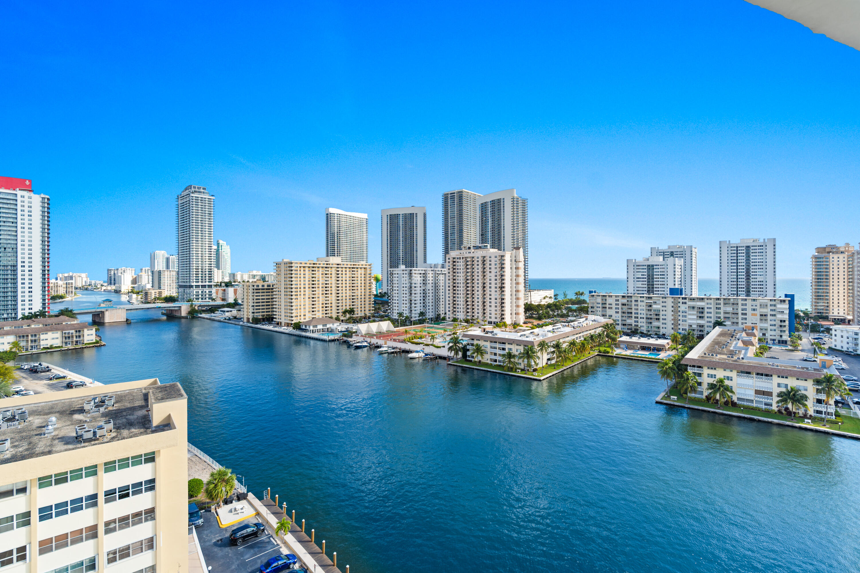 121 Golden Isles #Ph1, Hallandale Beach FL 33009