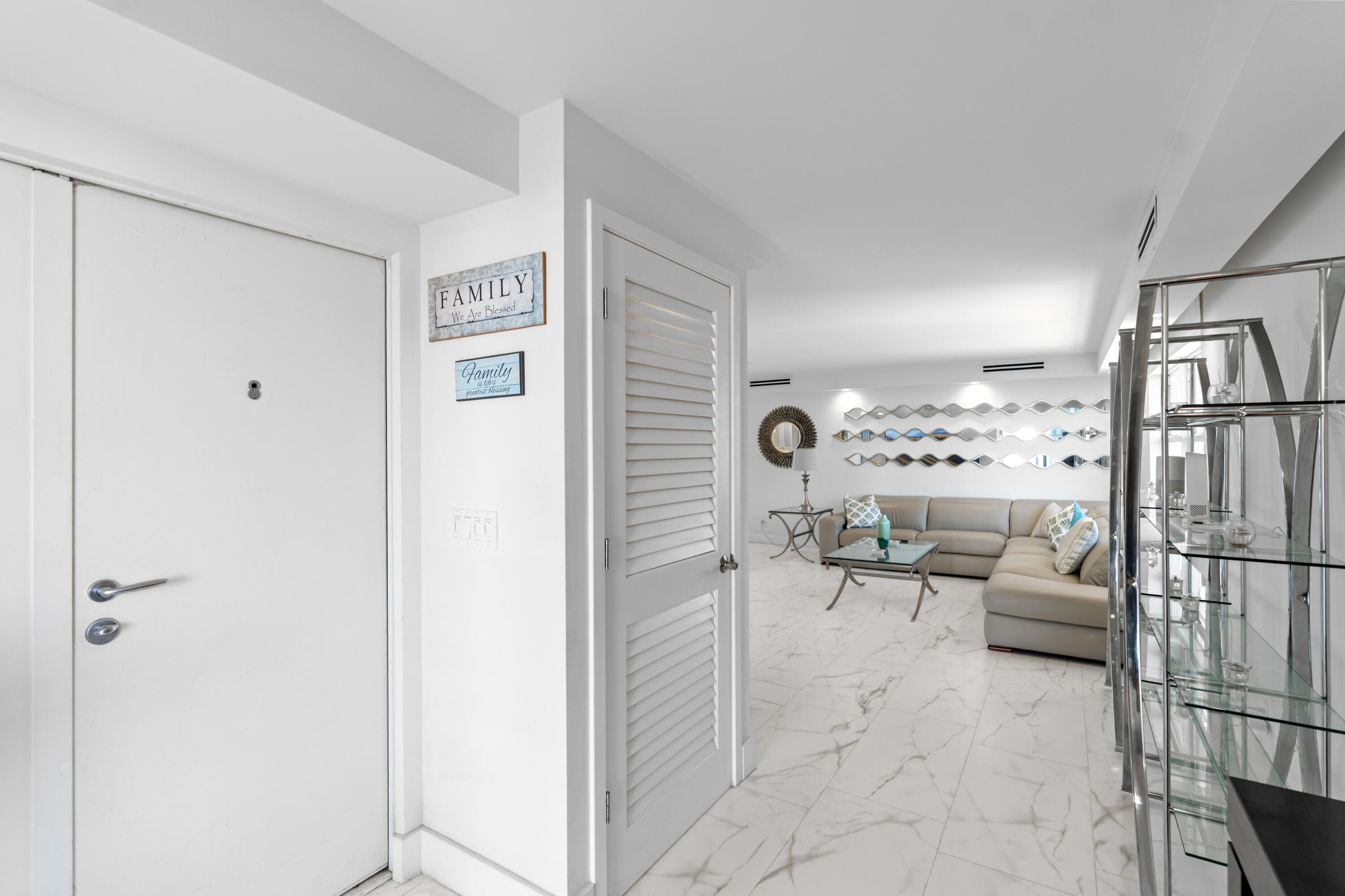 121 Golden Isles #Ph1, Hallandale Beach FL 33009