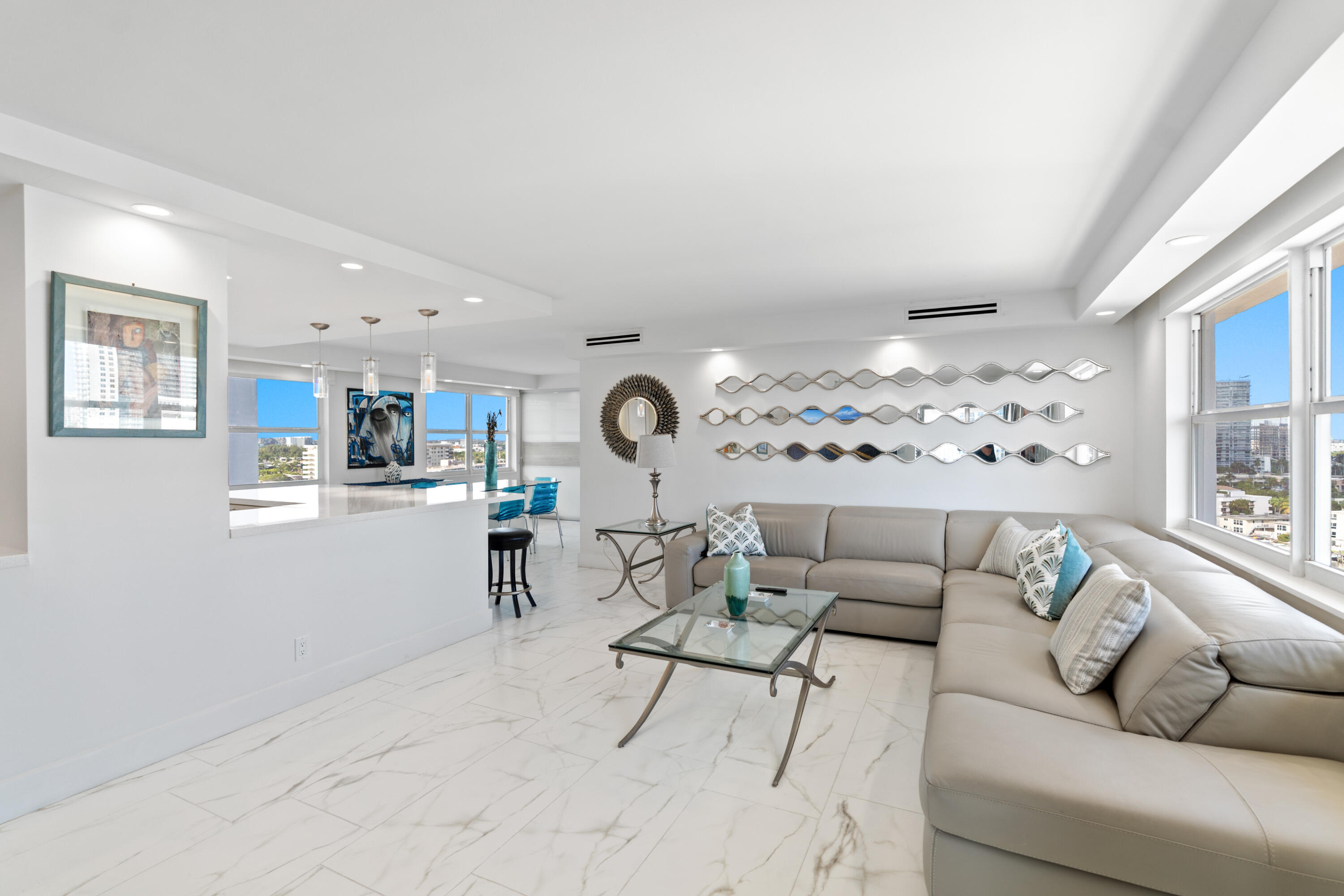 121 Golden Isles #Ph1, Hallandale Beach FL 33009