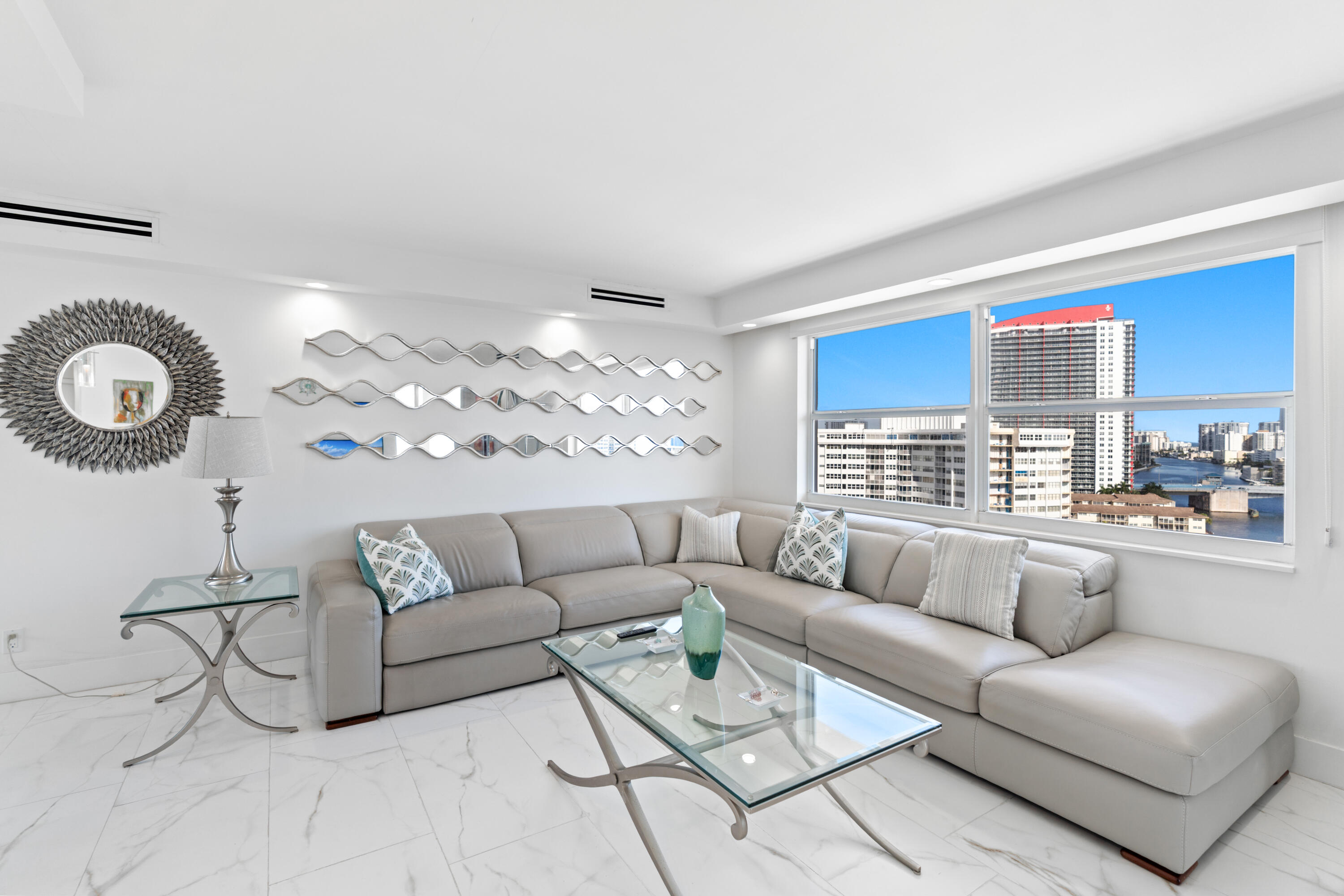121 Golden Isles #Ph1, Hallandale Beach FL 33009