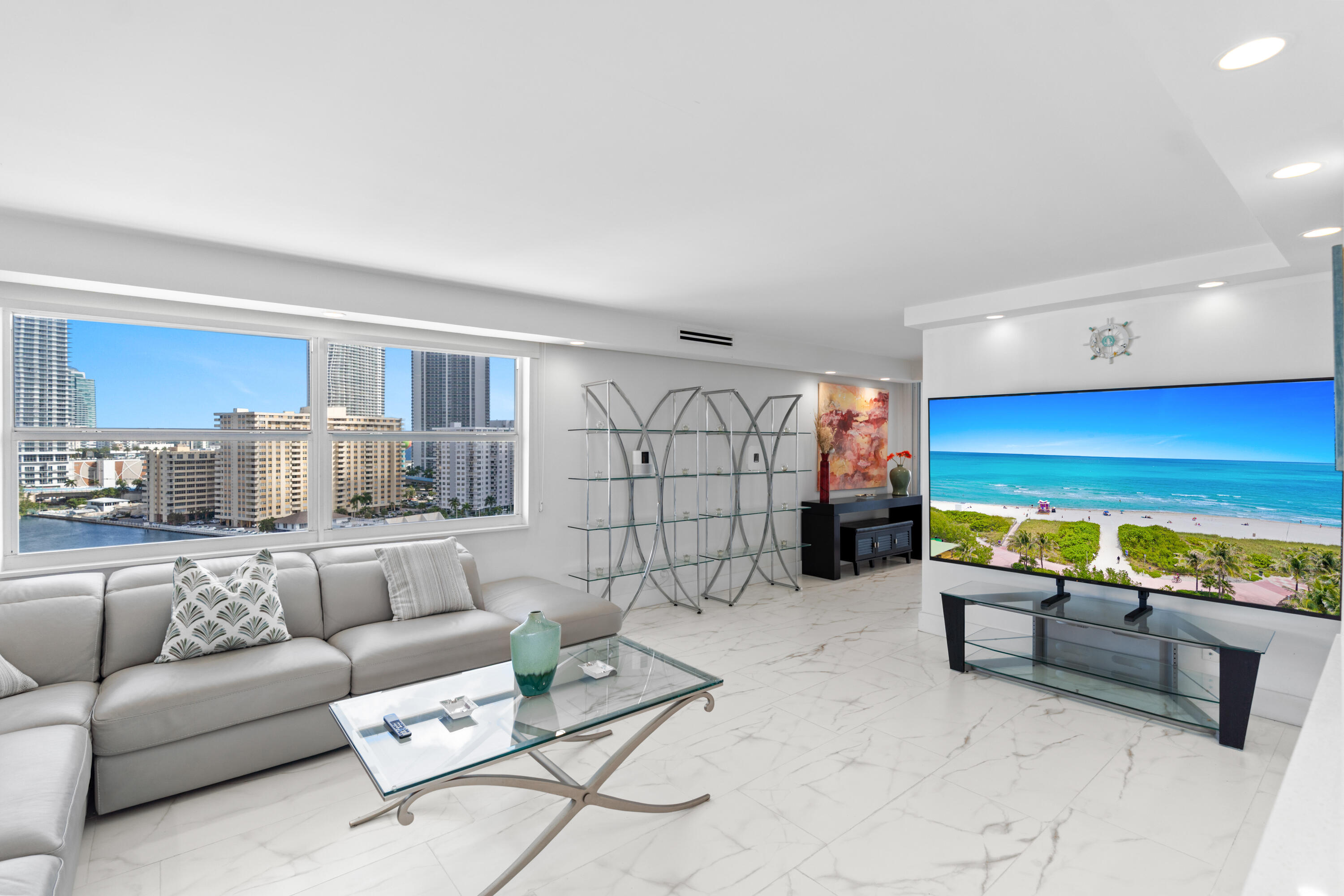 121 Golden Isles #Ph1, Hallandale Beach FL 33009