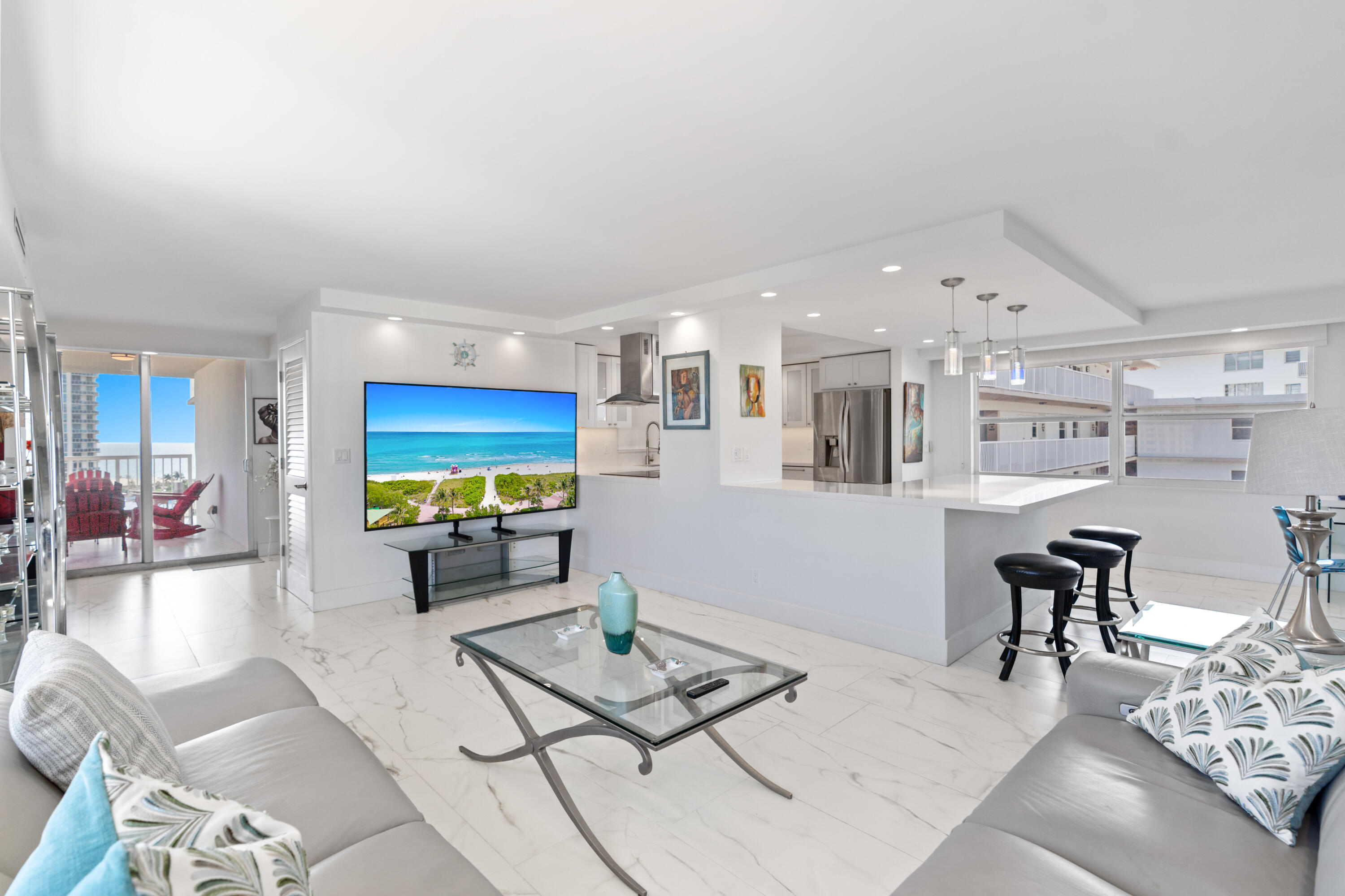 121 Golden Isles #Ph1, Hallandale Beach FL 33009