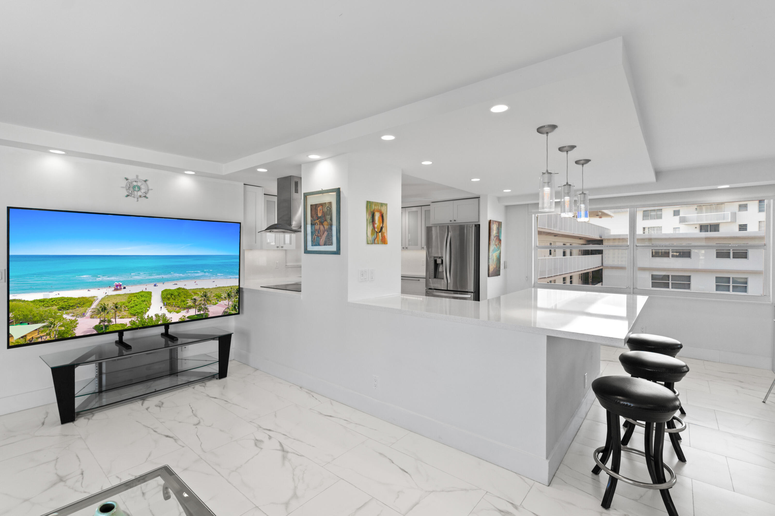 121 Golden Isles #Ph1, Hallandale Beach FL 33009