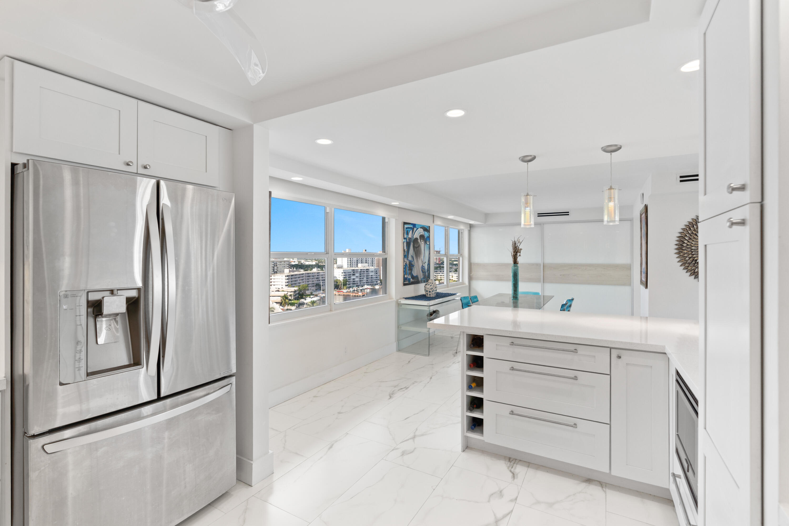 121 Golden Isles #Ph1, Hallandale Beach FL 33009