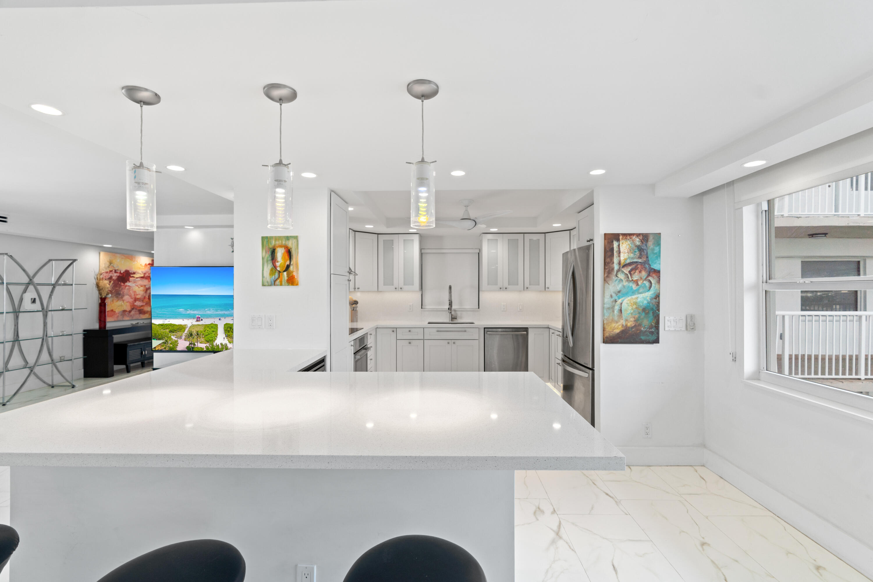 121 Golden Isles #Ph1, Hallandale Beach FL 33009