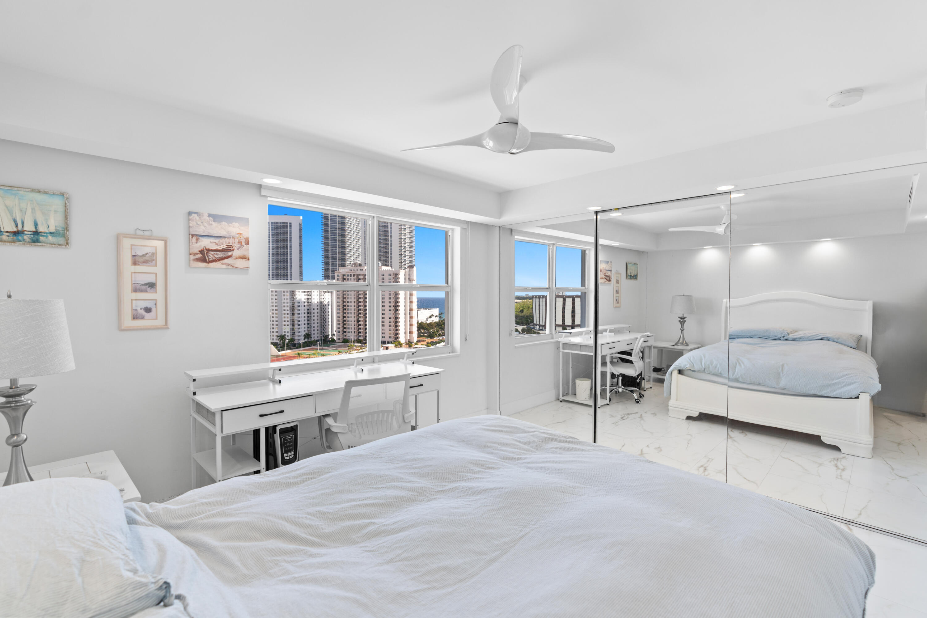 121 Golden Isles #Ph1, Hallandale Beach FL 33009