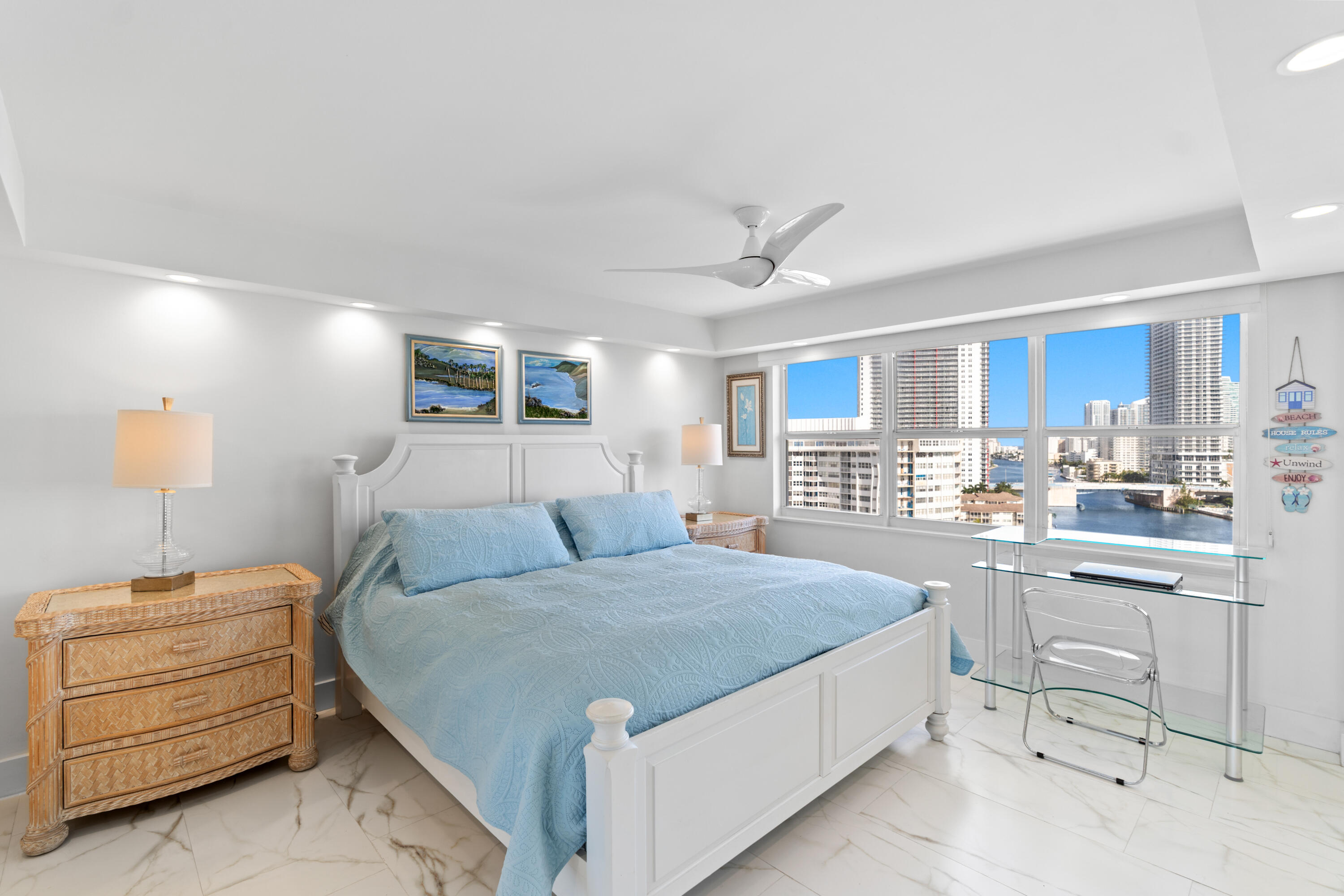 121 Golden Isles #Ph1, Hallandale Beach FL 33009