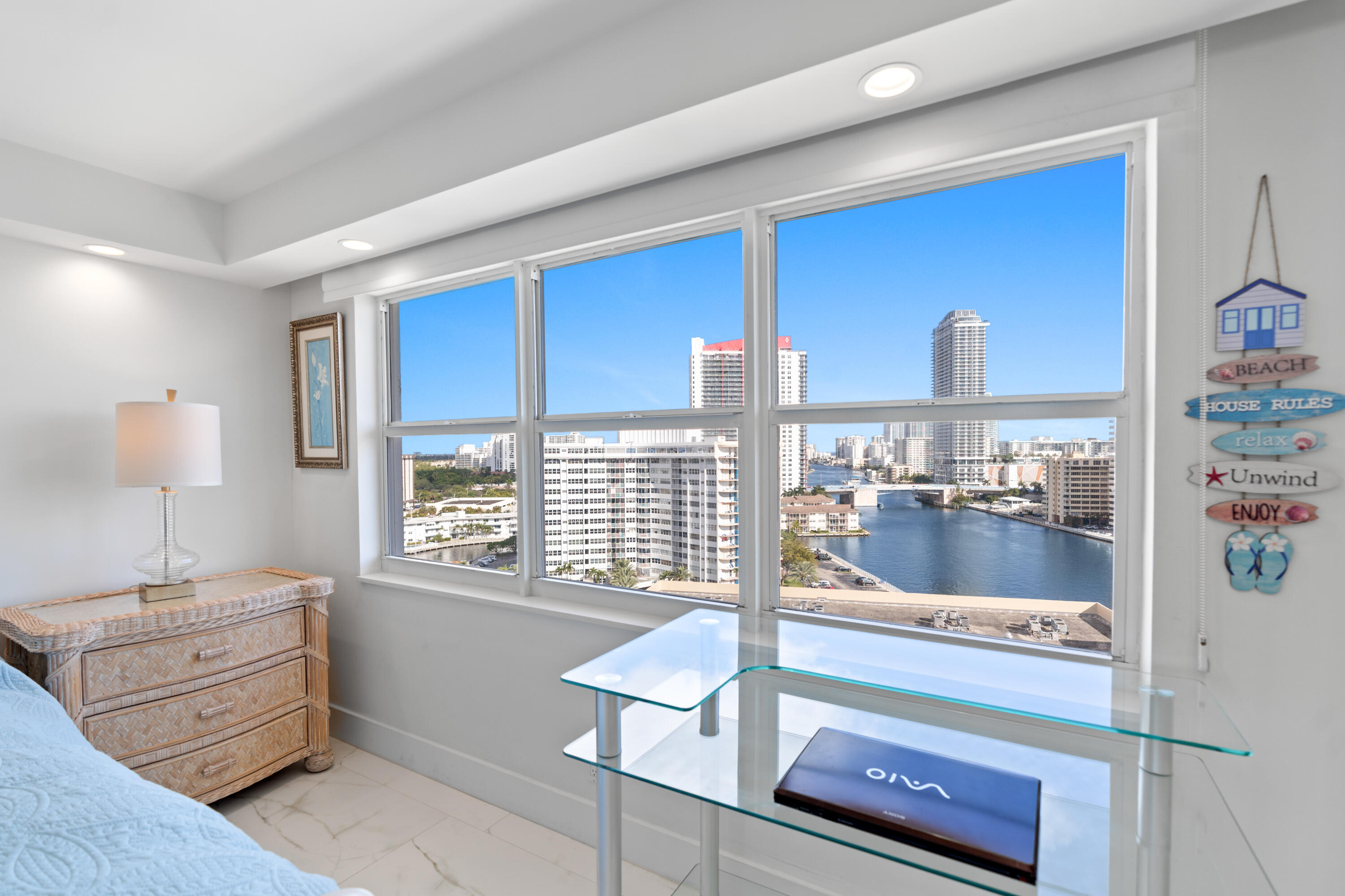 121 Golden Isles #Ph1, Hallandale Beach FL 33009