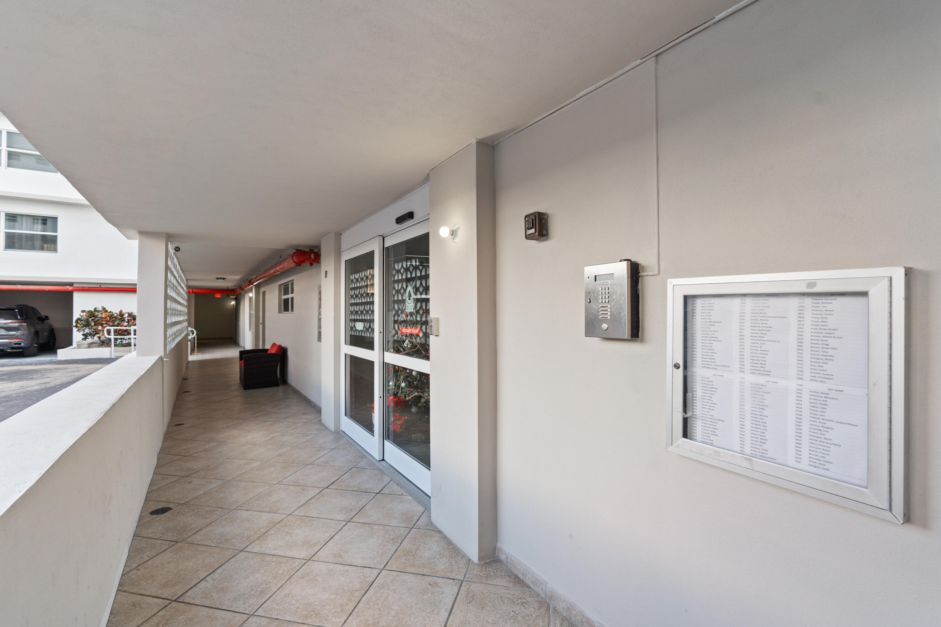 121 Golden Isles #Ph1, Hallandale Beach FL 33009