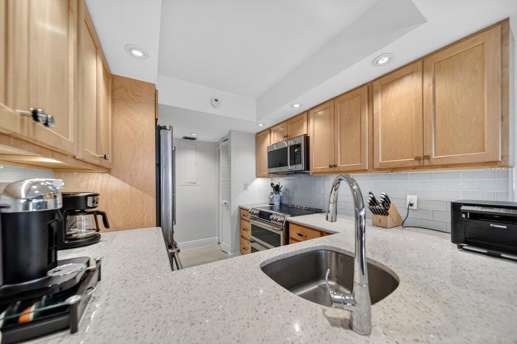 218 NE Edgewater #218, Hutchinson Island FL 34996