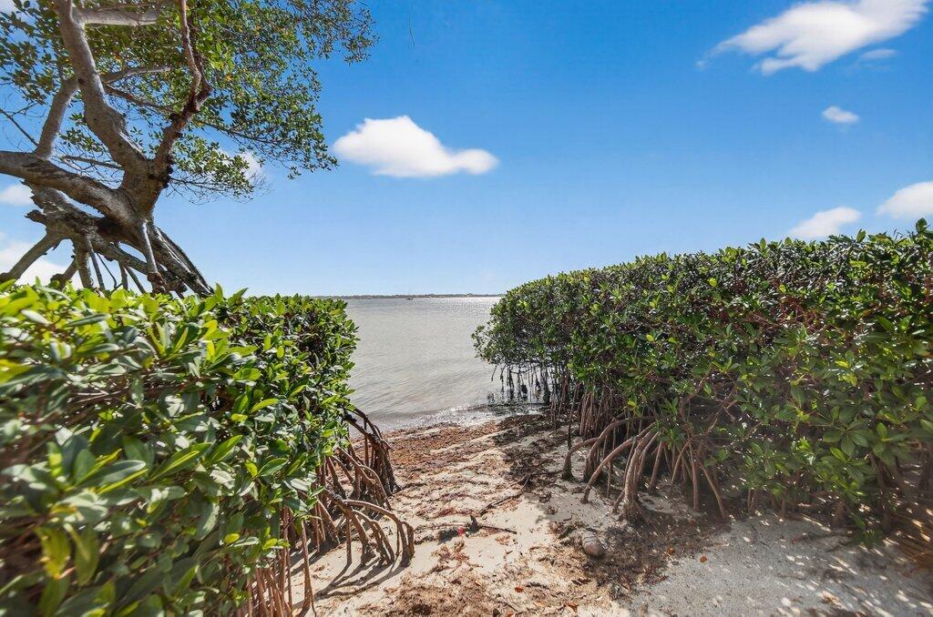 218 NE Edgewater #218, Hutchinson Island FL 34996