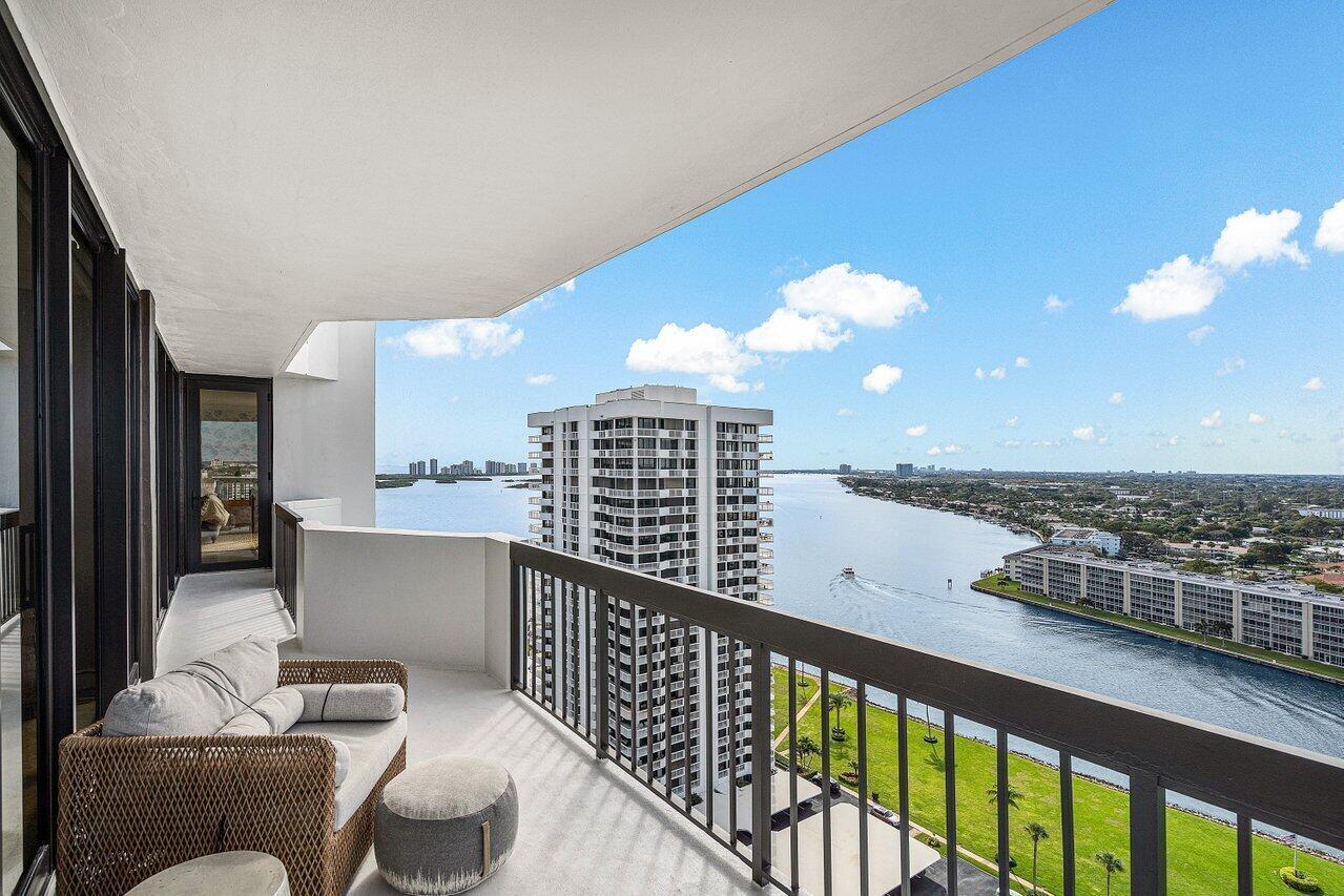 108 Lakeshore #38-ph, North Palm Beach FL 33408