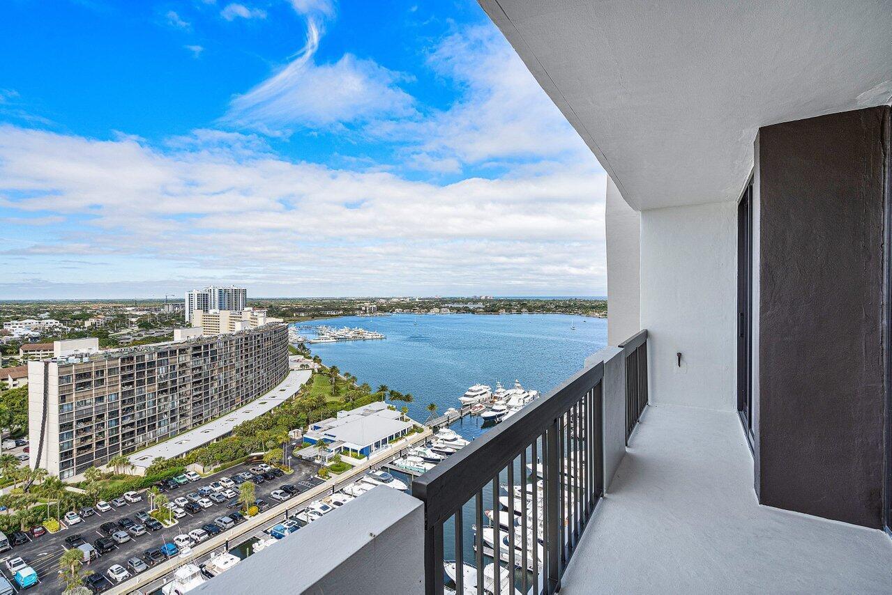 108 Lakeshore #38-ph, North Palm Beach FL 33408
