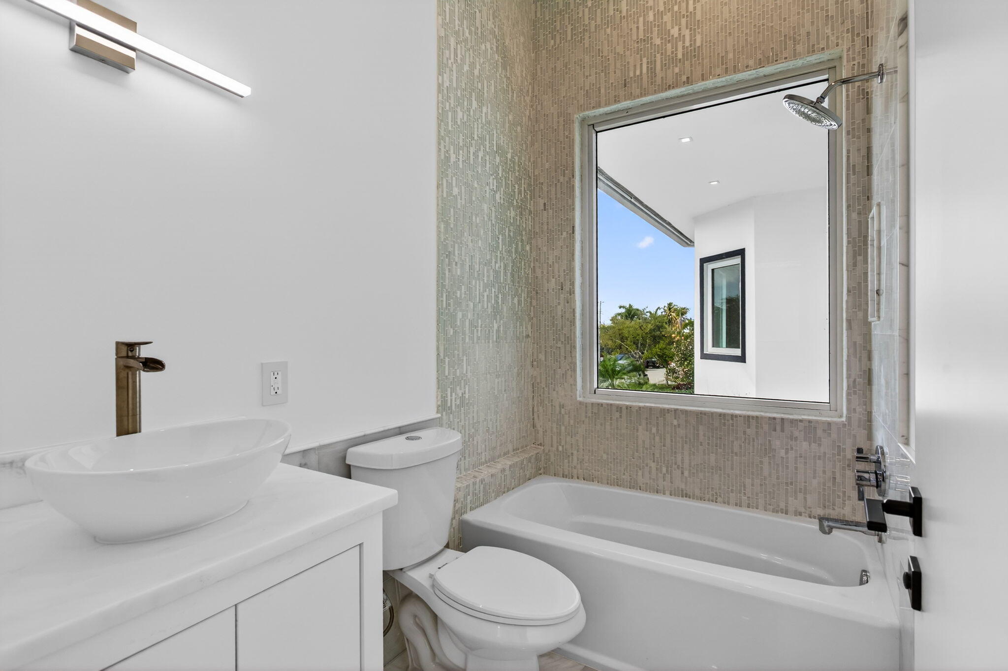 2641 NE 48th, Lighthouse Point FL 33064
