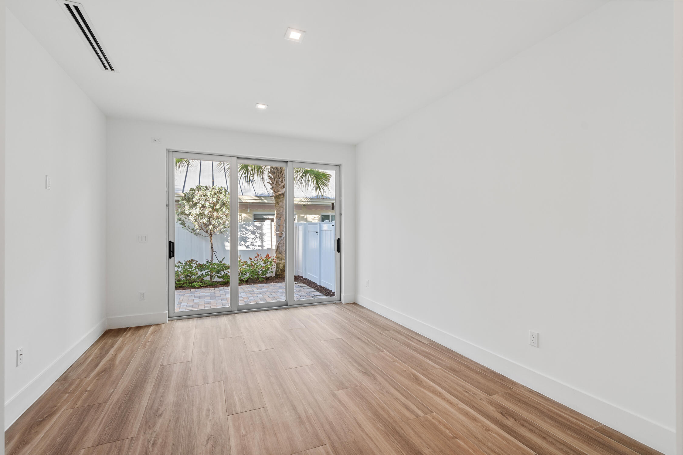 11 SE 11th, Fort Lauderdale FL 33301