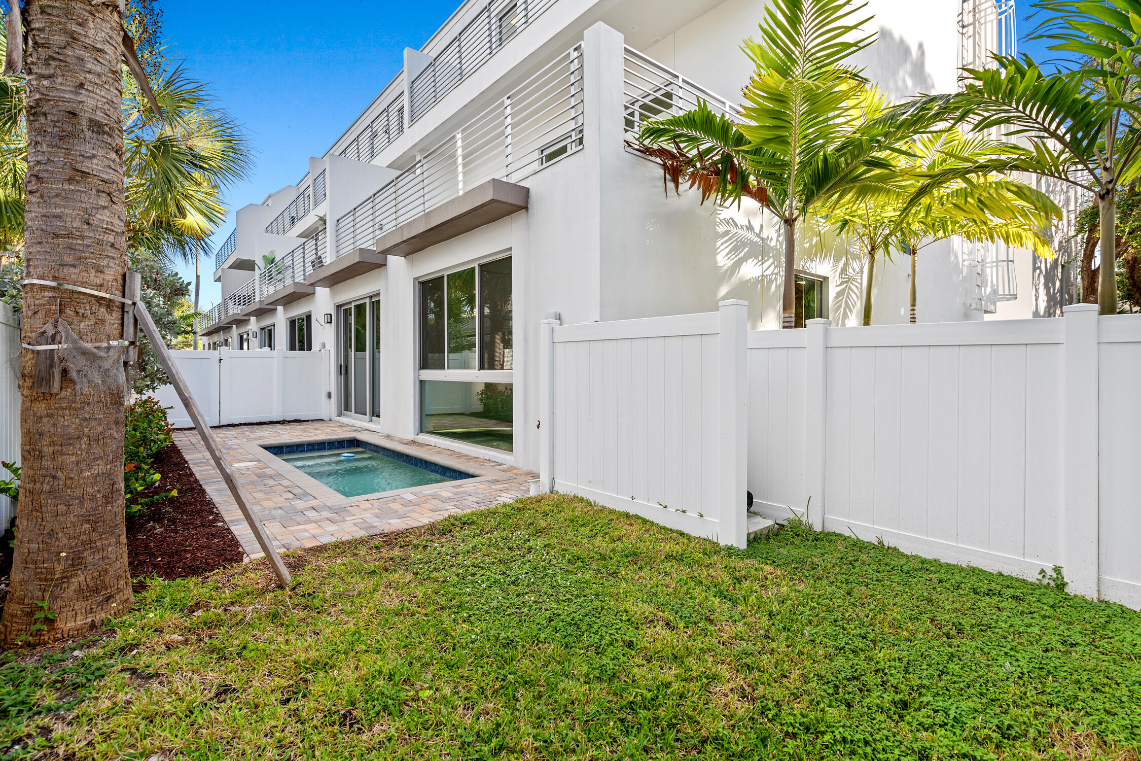 11 SE 11th, Fort Lauderdale FL 33301