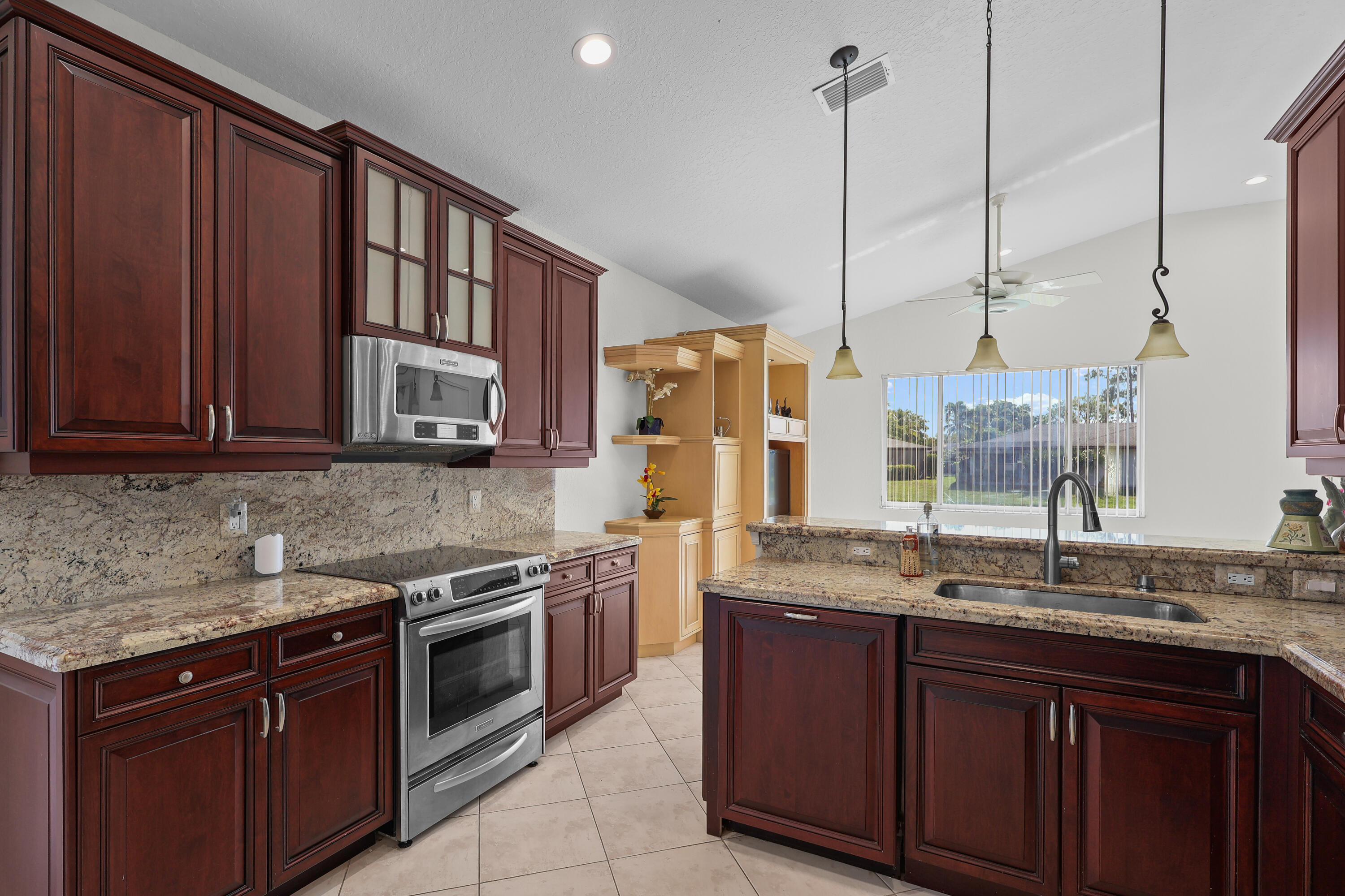7835 NW 78th, Tamarac FL 33321