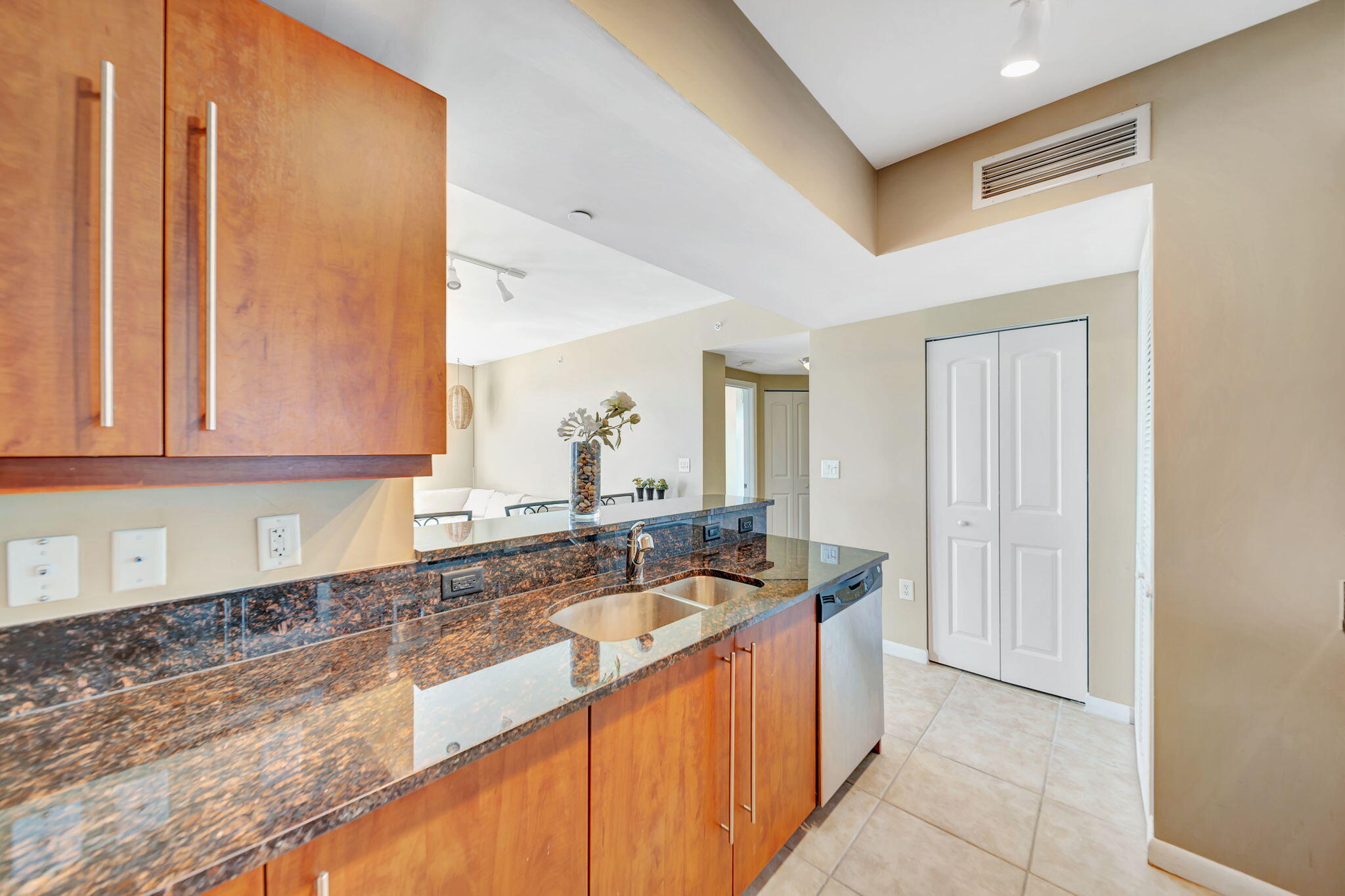 7350 SW 89th #2102s, Miami FL 33156