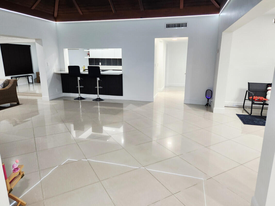 5707 White Hickory, Tamarac FL 33319