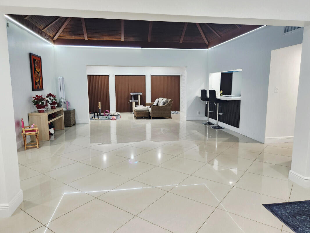 5707 White Hickory, Tamarac FL 33319