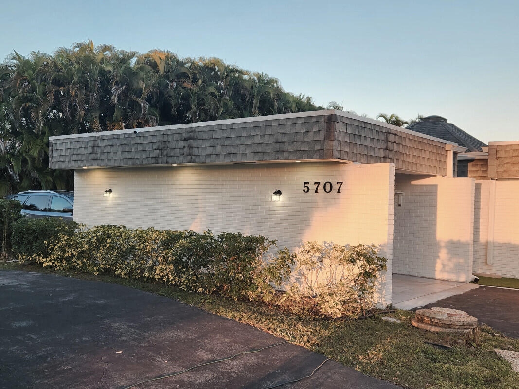 5707 White Hickory, Tamarac FL 33319