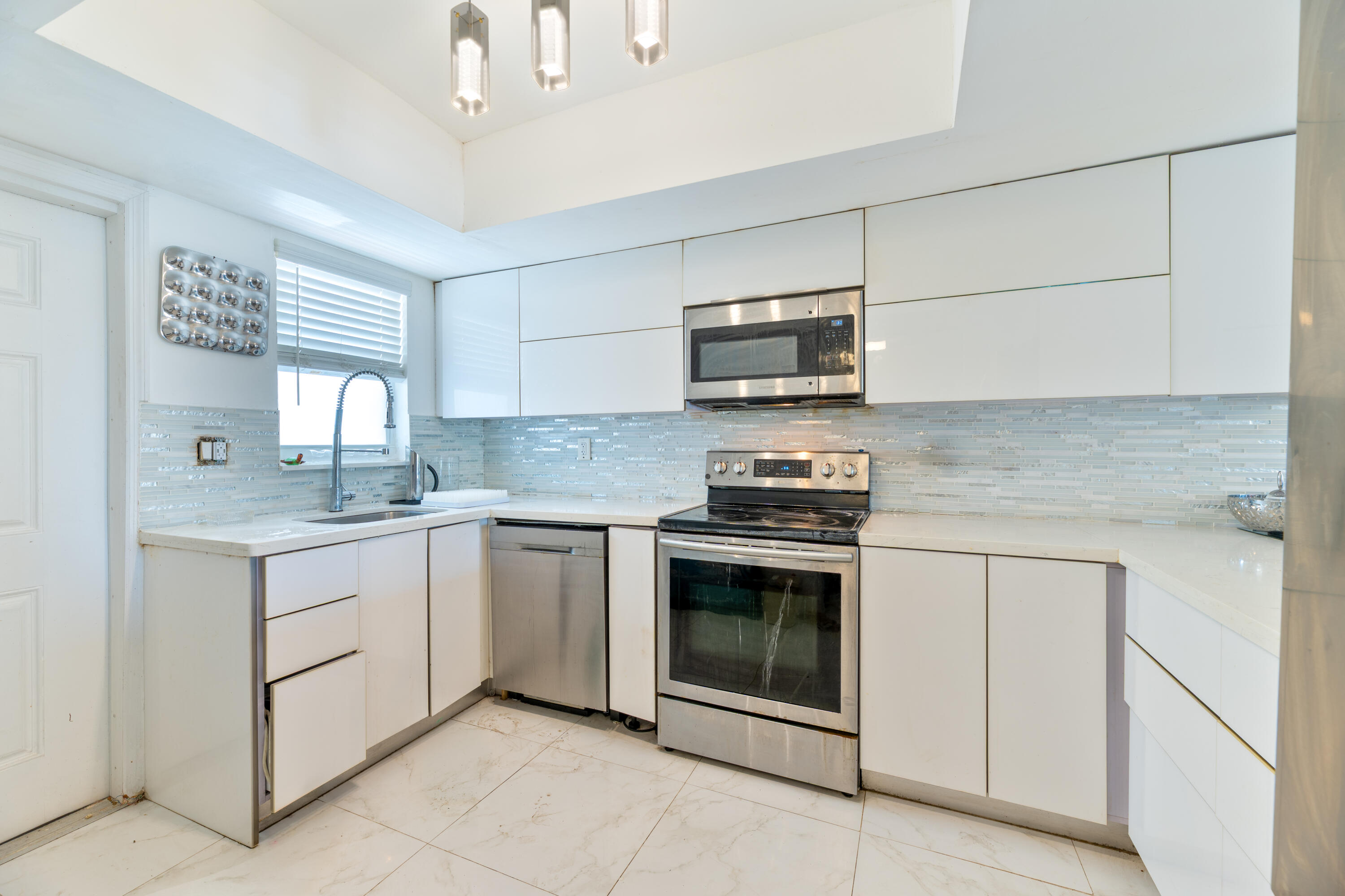 2841 NE 33rd #303, Fort Lauderdale FL 33306