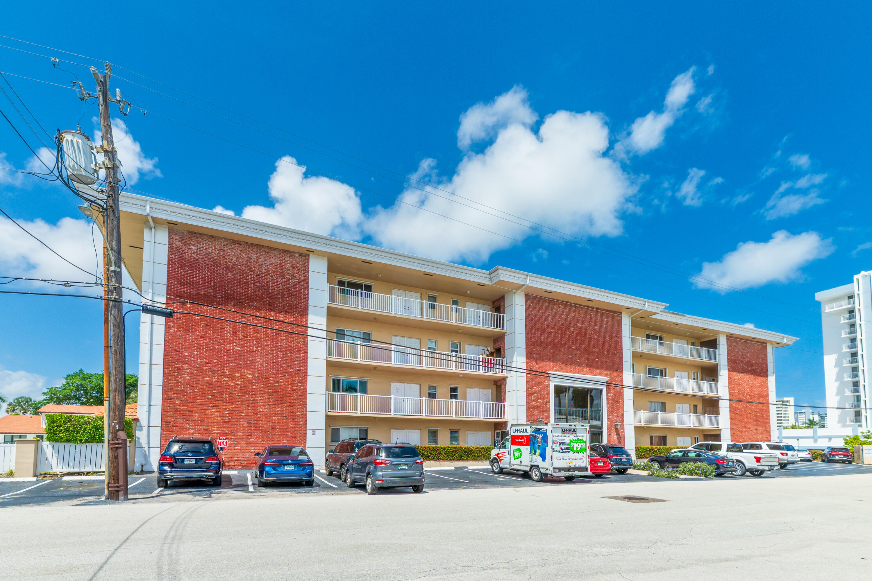 2841 NE 33rd #303, Fort Lauderdale FL 33306