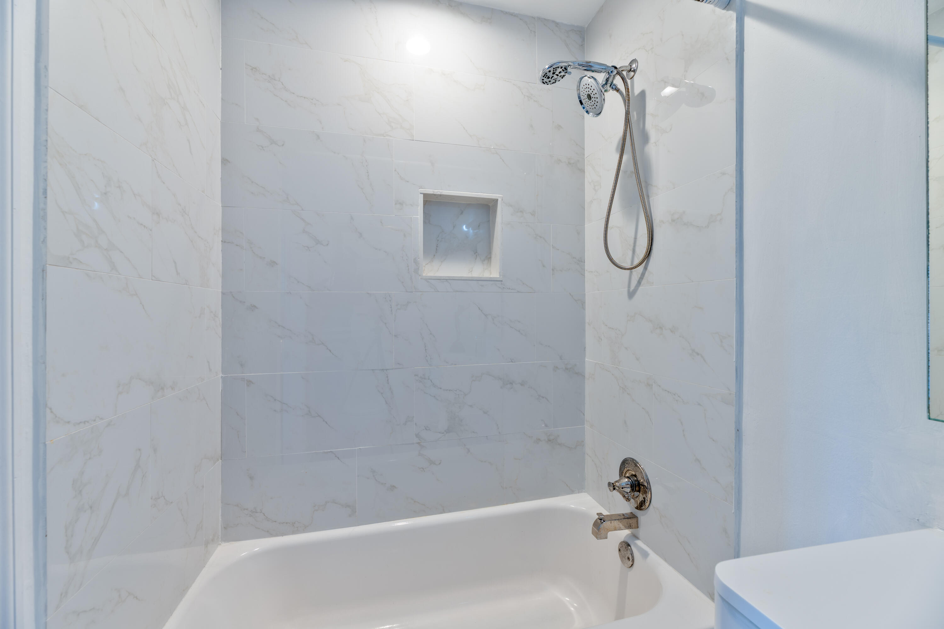 2841 NE 33rd #303, Fort Lauderdale FL 33306