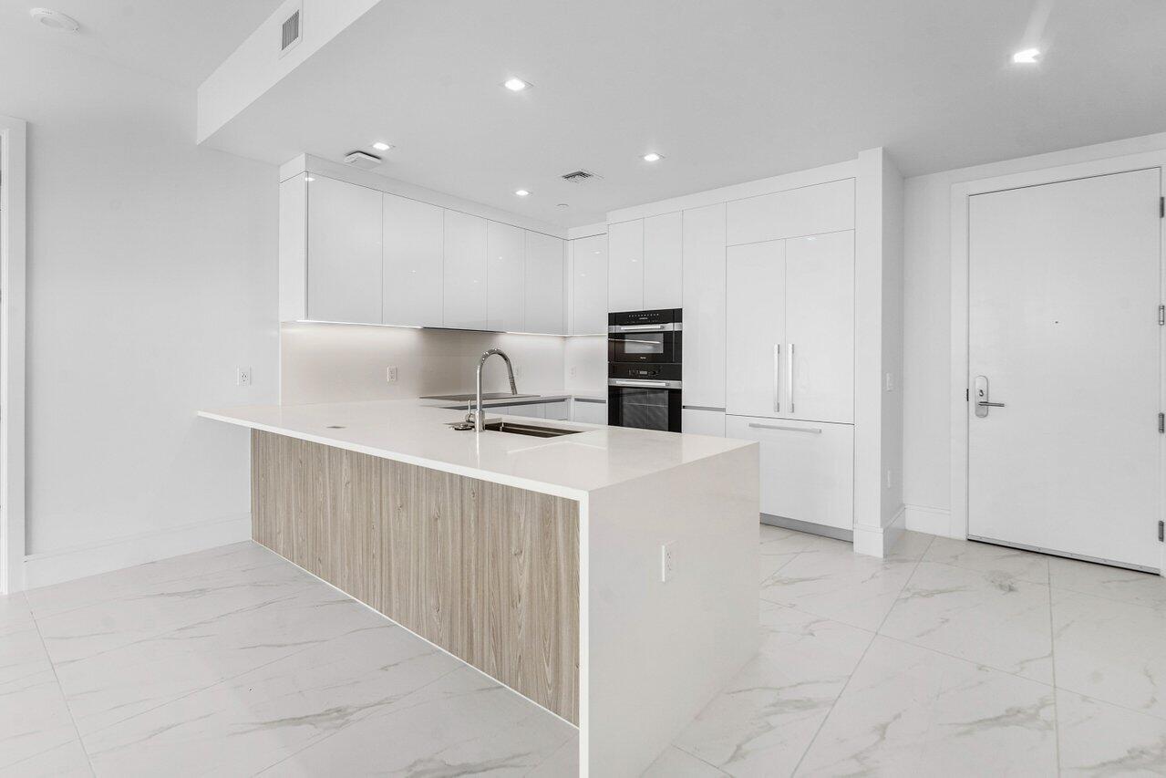 220 Lake Shore #1415, Lake Park FL 33403