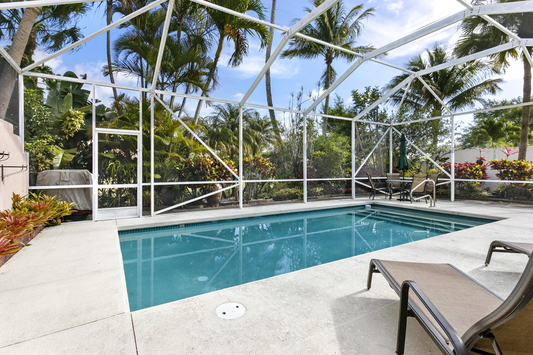 7877 Red River, West Palm Beach FL 33411