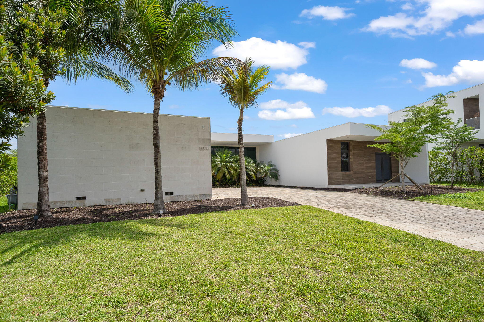 16539 N Botaniko Dr, Weston FL 33326