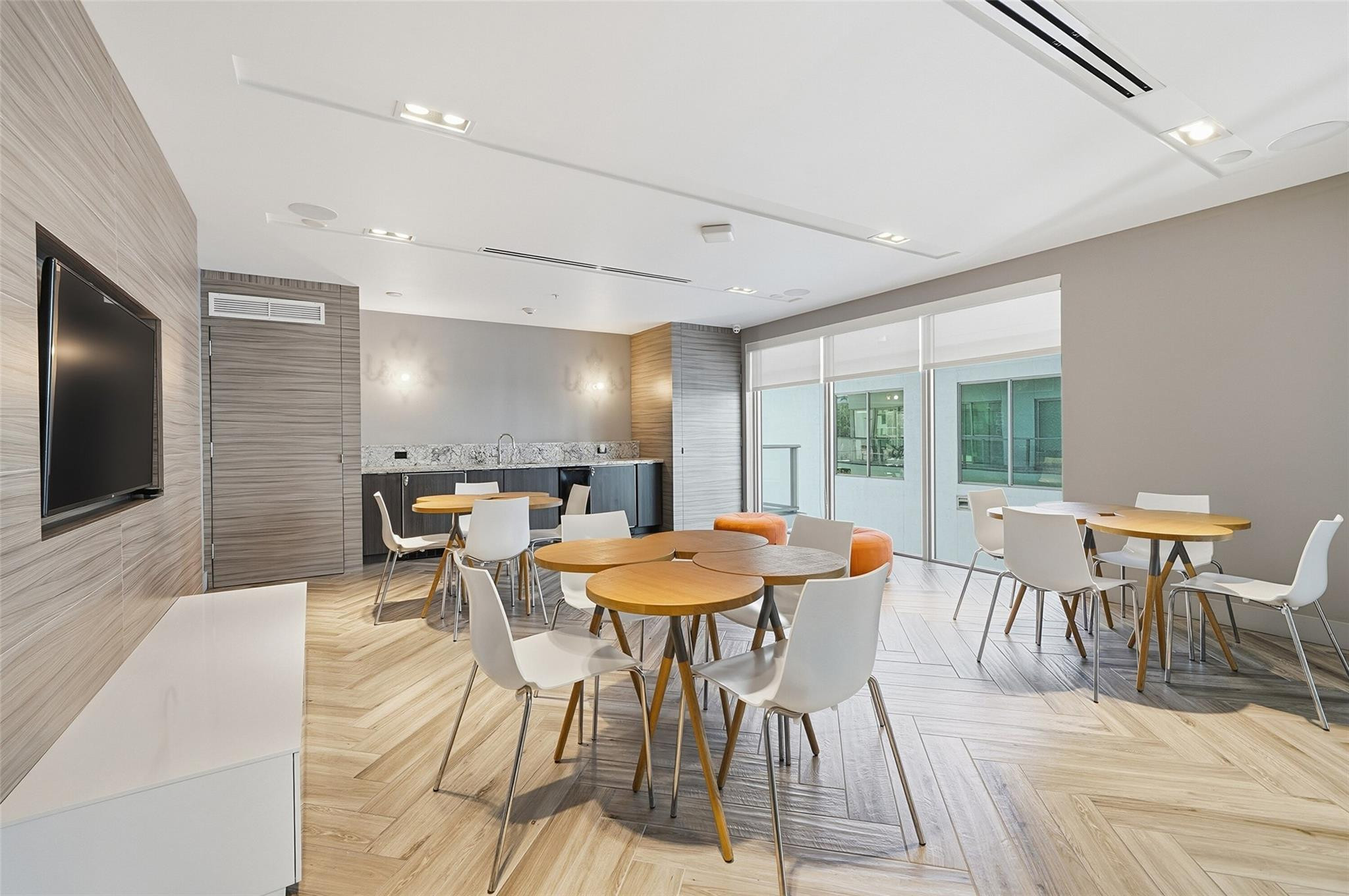 1600 SW 1st #510, Miami FL 33129